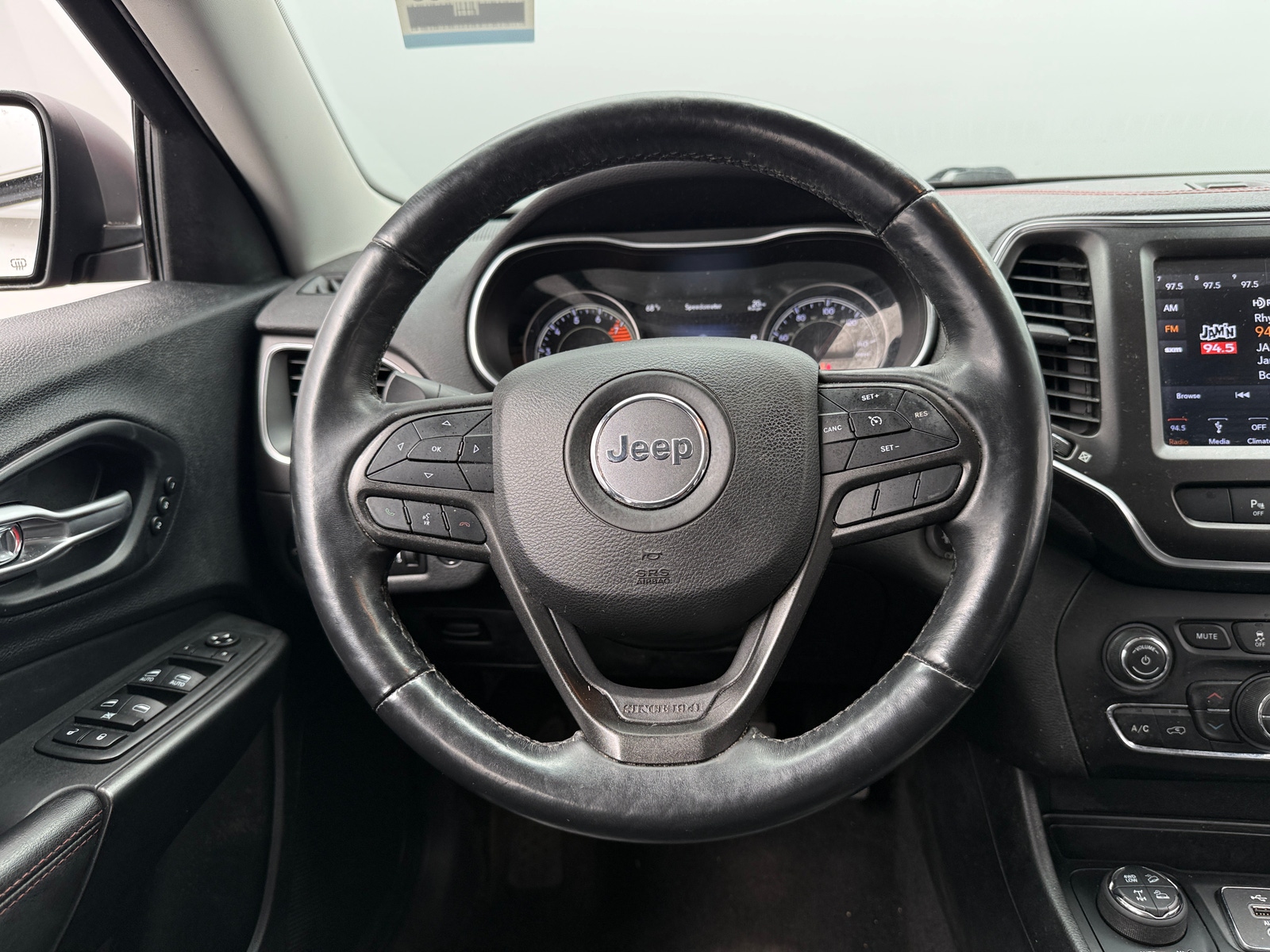 Thumbnail: 2019 Jeep Cherokee - 4