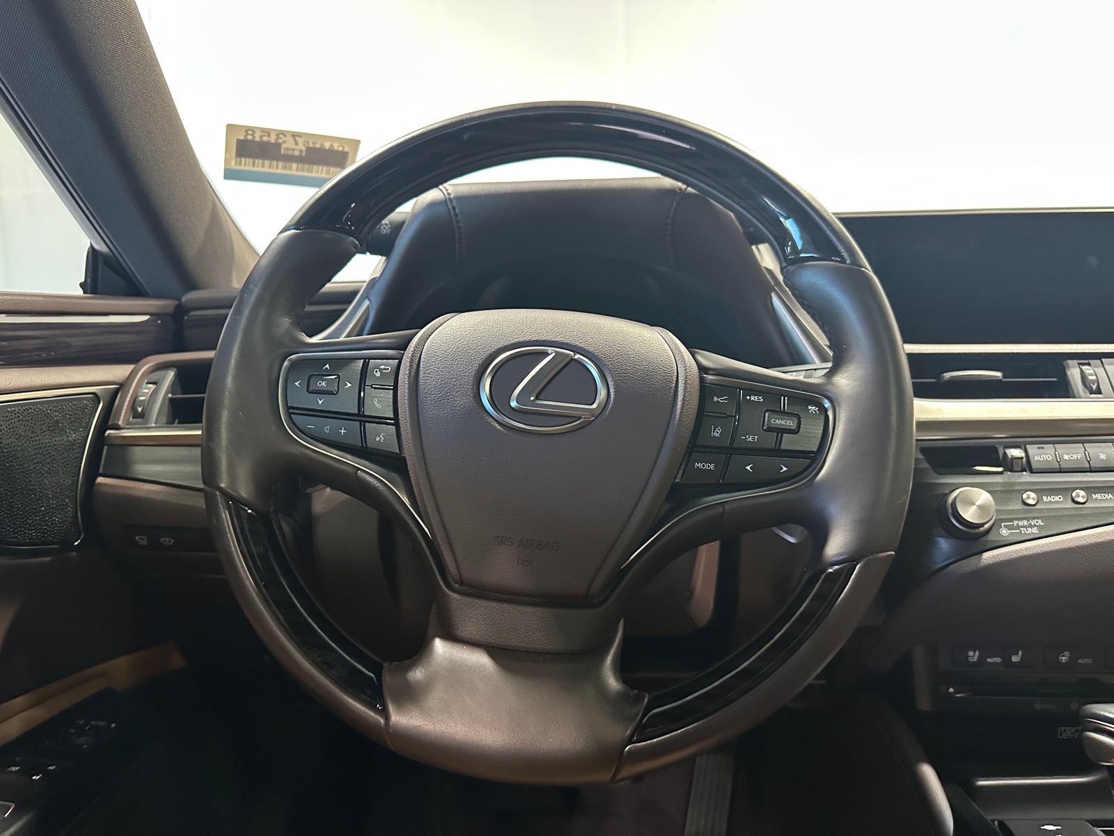 Thumbnail: 2021 Lexus ES - 4