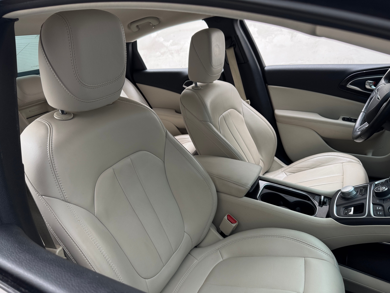 Thumbnail: 2016 Chrysler 200 - 2