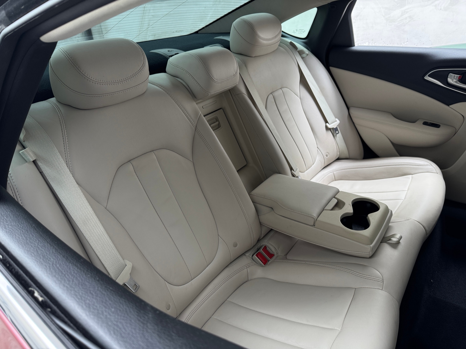 Thumbnail: 2016 Chrysler 200 - 6