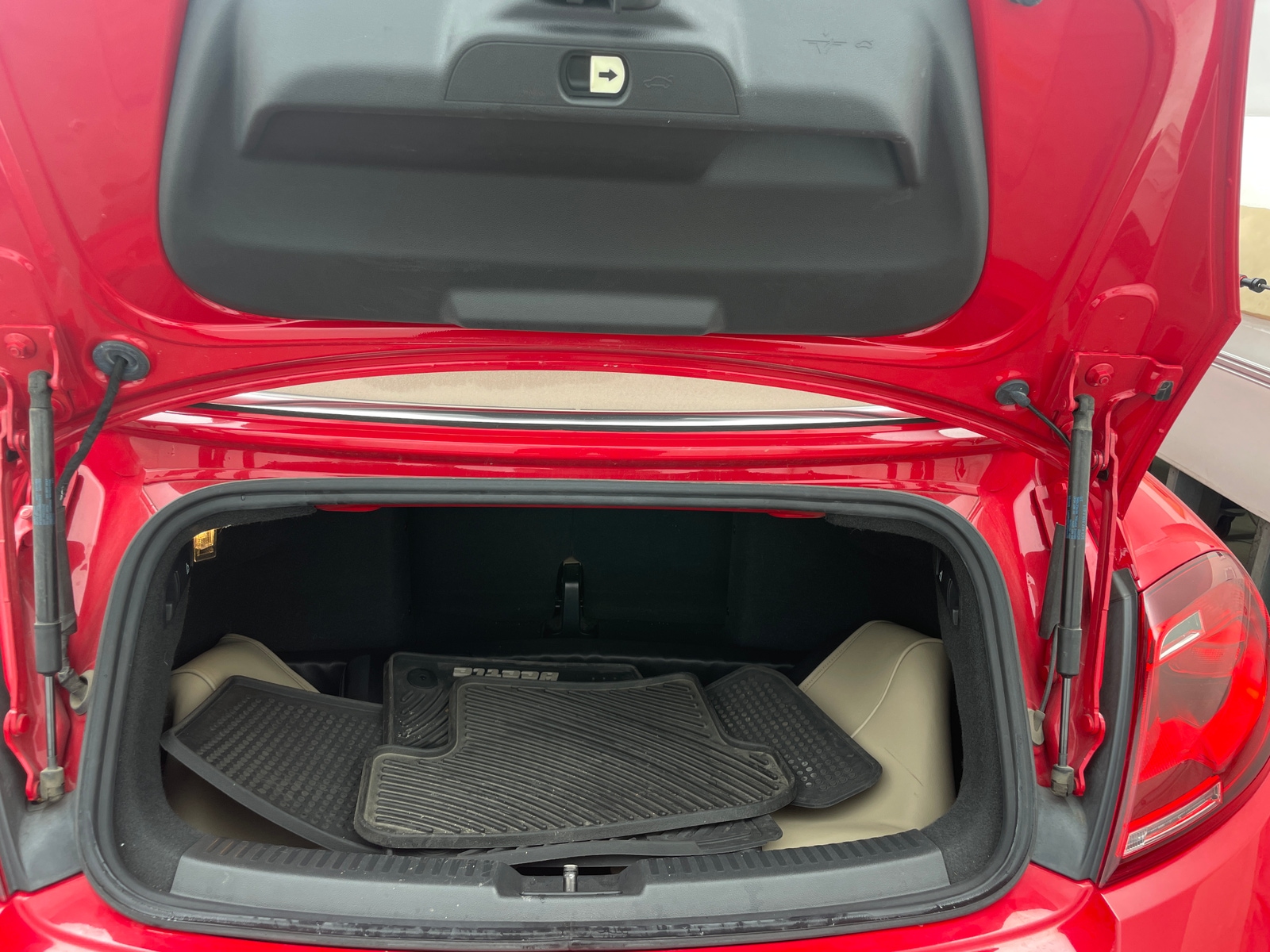 Thumbnail: 2019 Volkswagen Beetle - 6