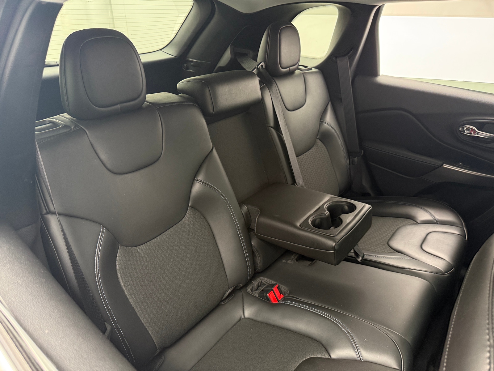 Thumbnail: 2020 Jeep Cherokee - 6