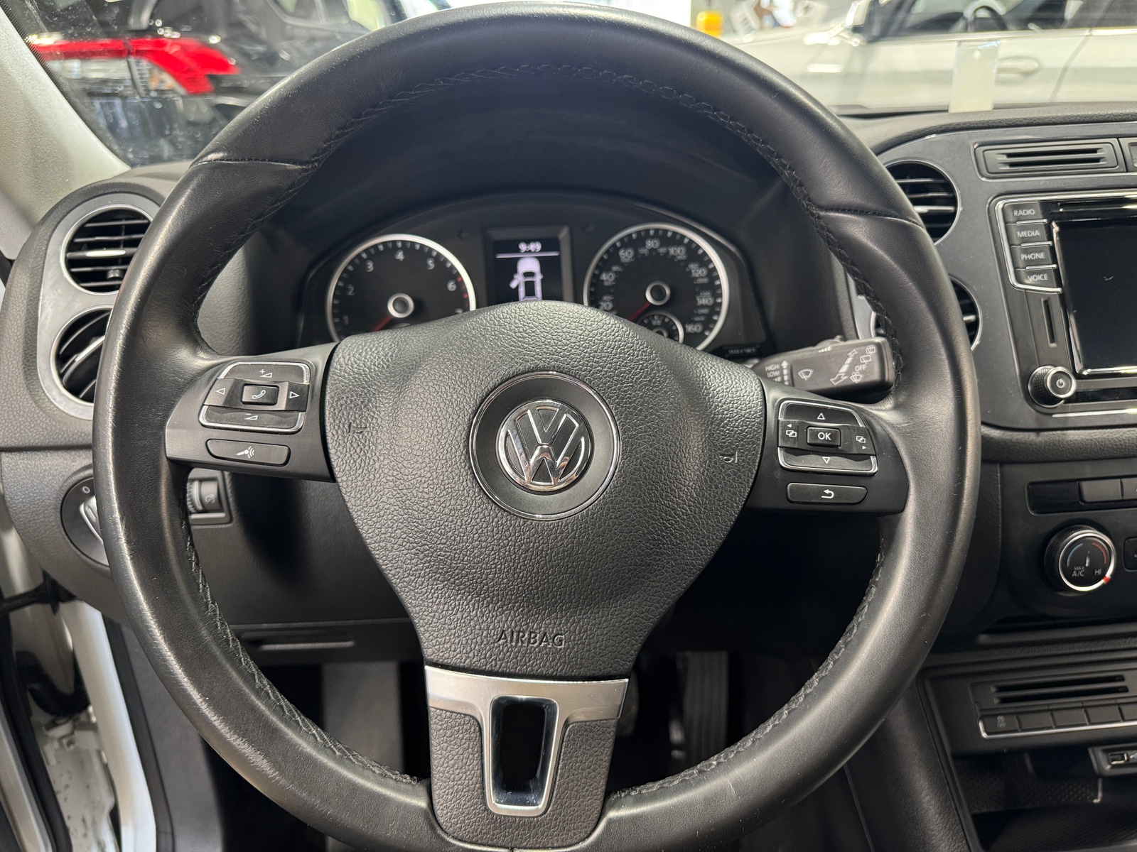 Thumbnail: 2018 Volkswagen Tiguan - 5