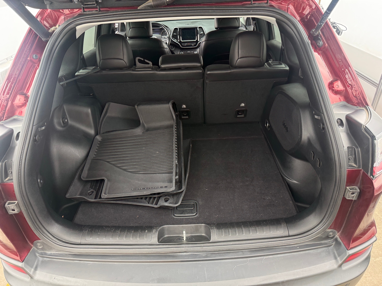 Thumbnail: 2019 Jeep Cherokee - 6