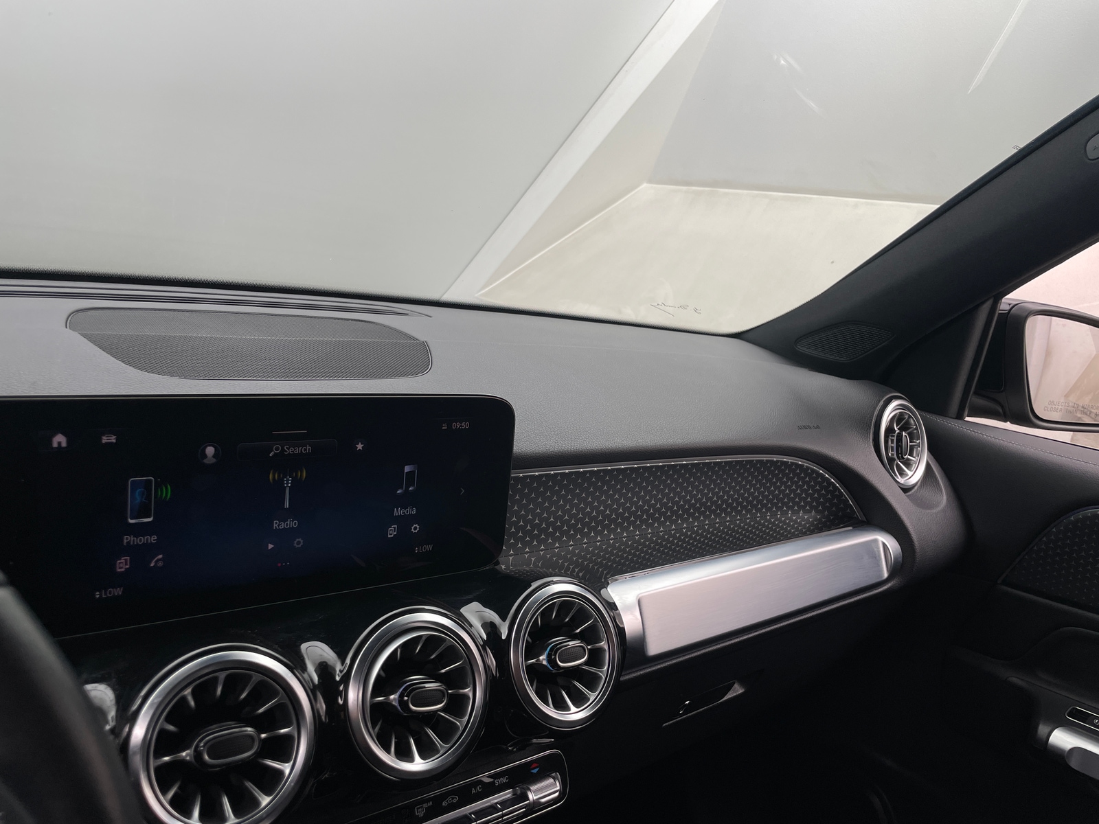 Thumbnail: 2024 Mercedes-Benz GLB - 3