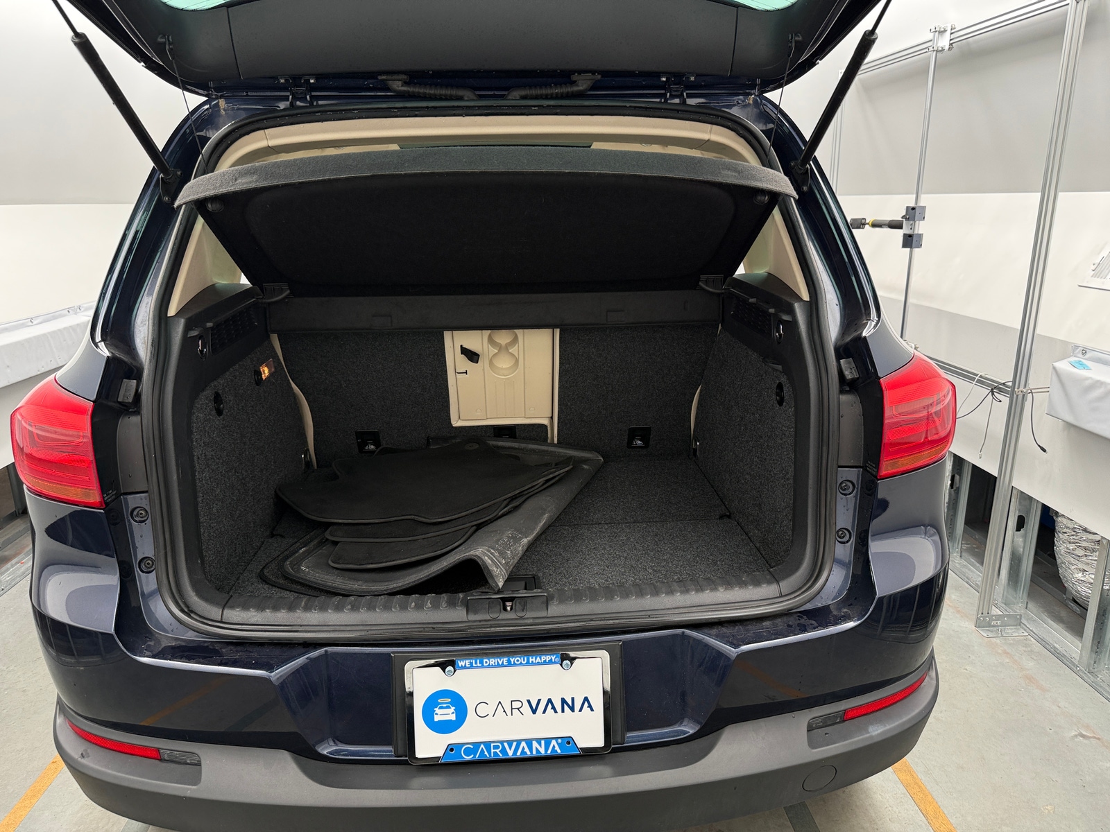 Thumbnail: 2014 Volkswagen Tiguan - 7
