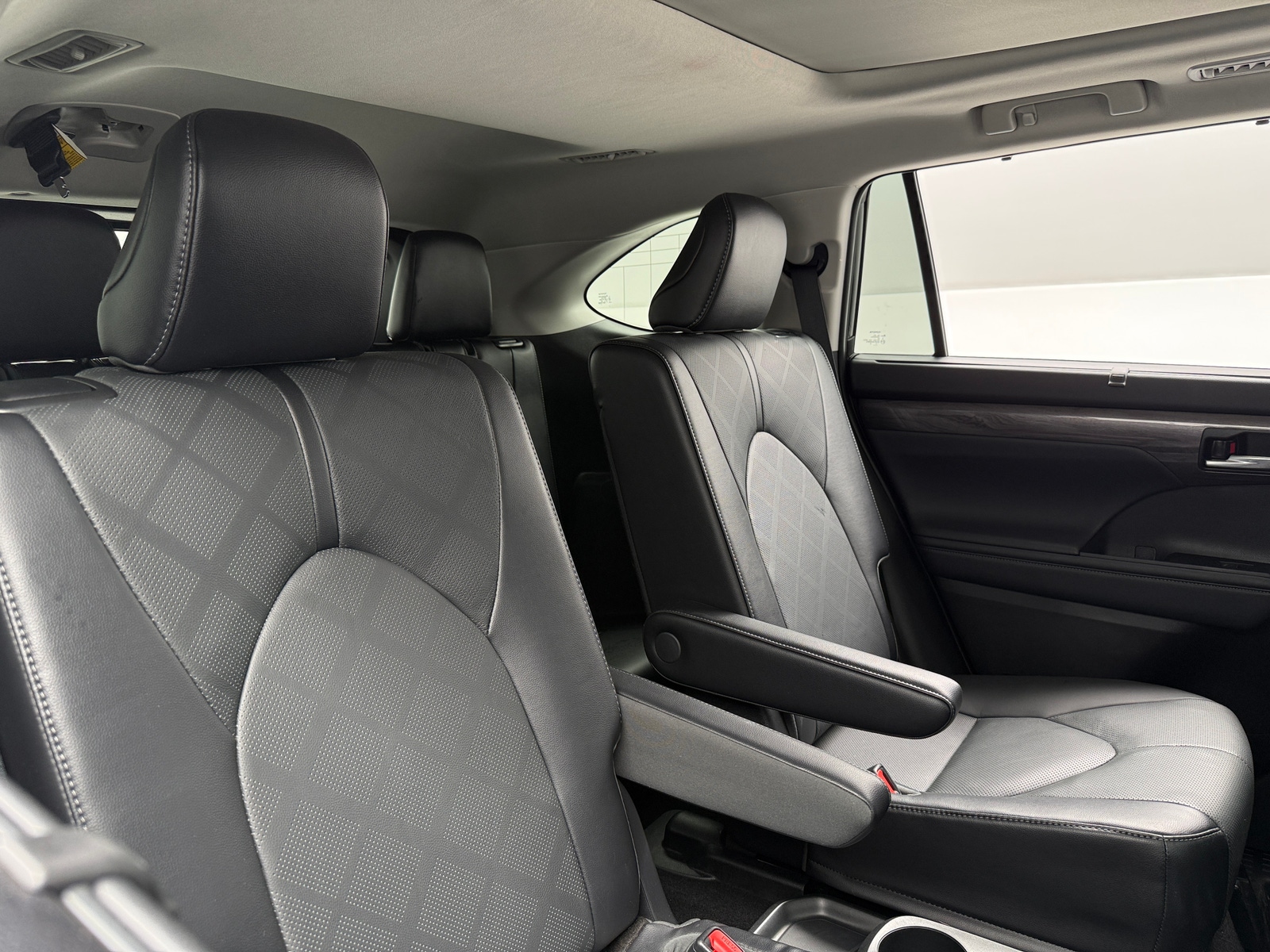 Thumbnail: 2022 Toyota Highlander - 5
