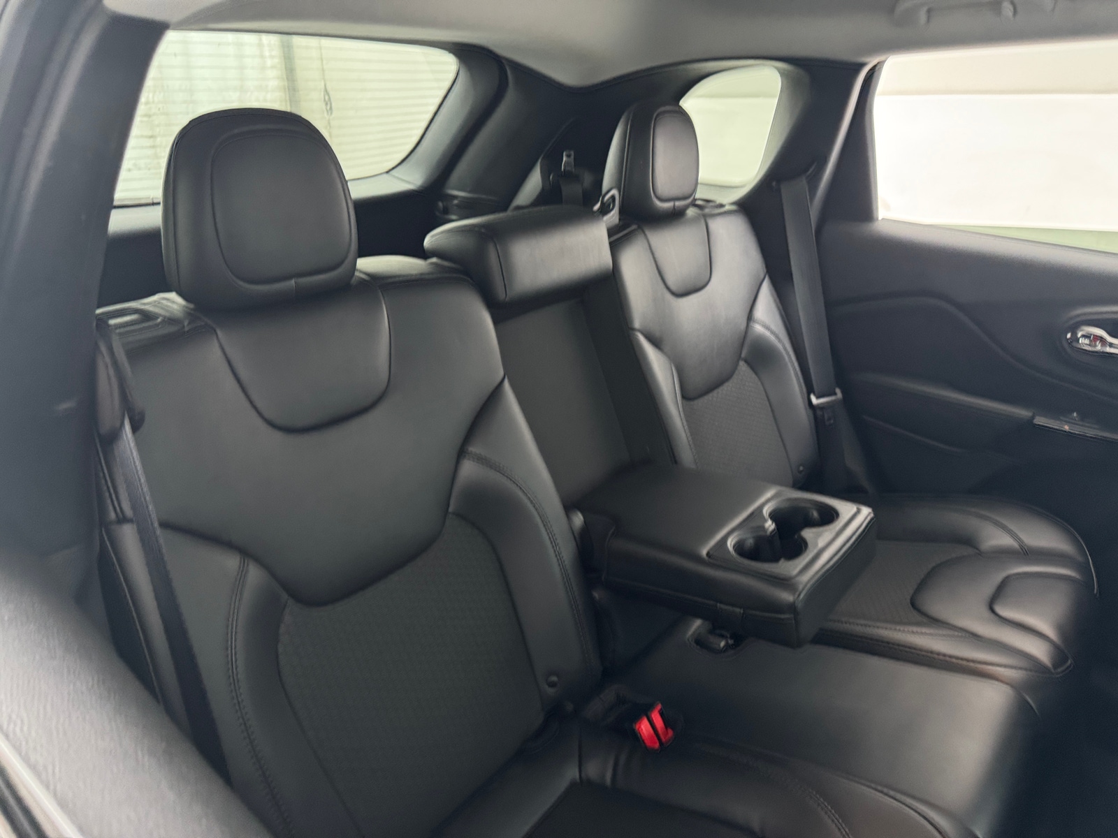Thumbnail: 2019 Jeep Cherokee - 6