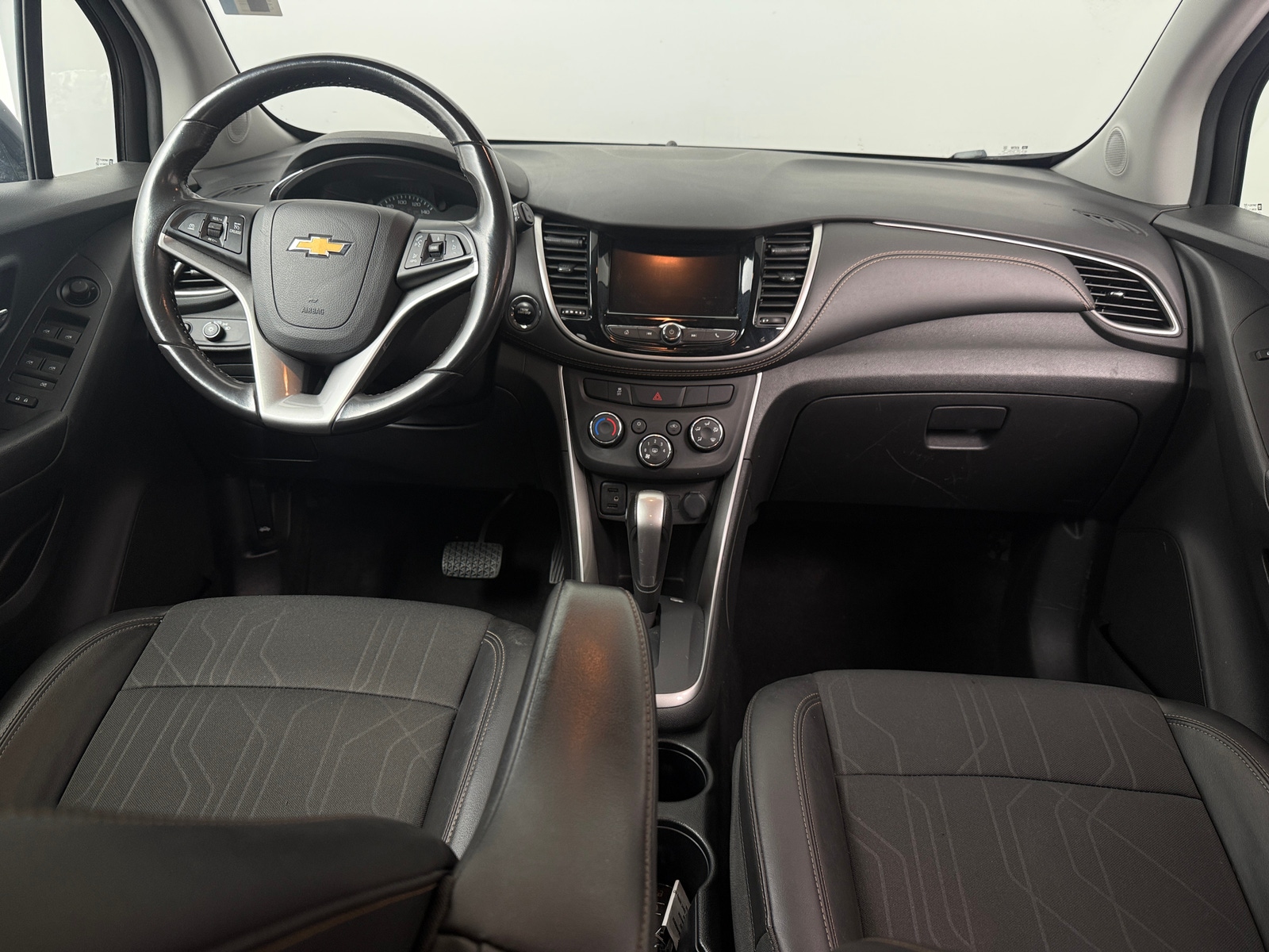 Thumbnail: 2022 Chevrolet Trax - 3