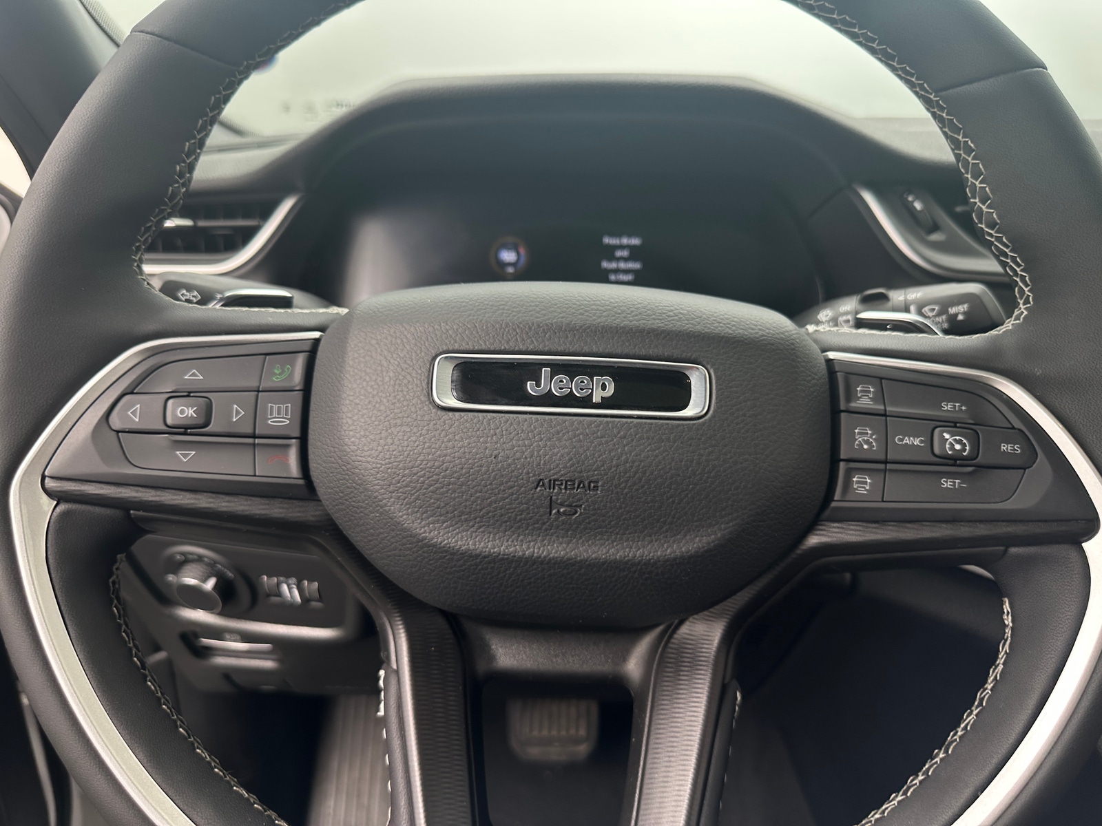 Thumbnail: 2025 Jeep Grand Cherokee - 4