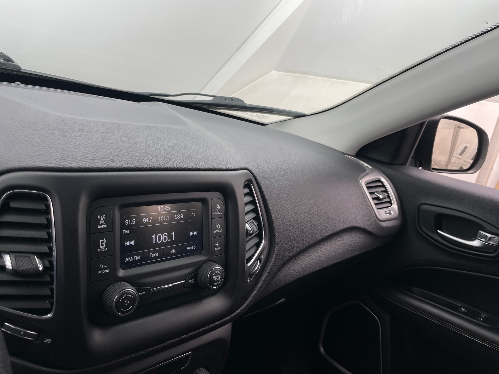 Thumbnail: 2018 Jeep Compass - 4