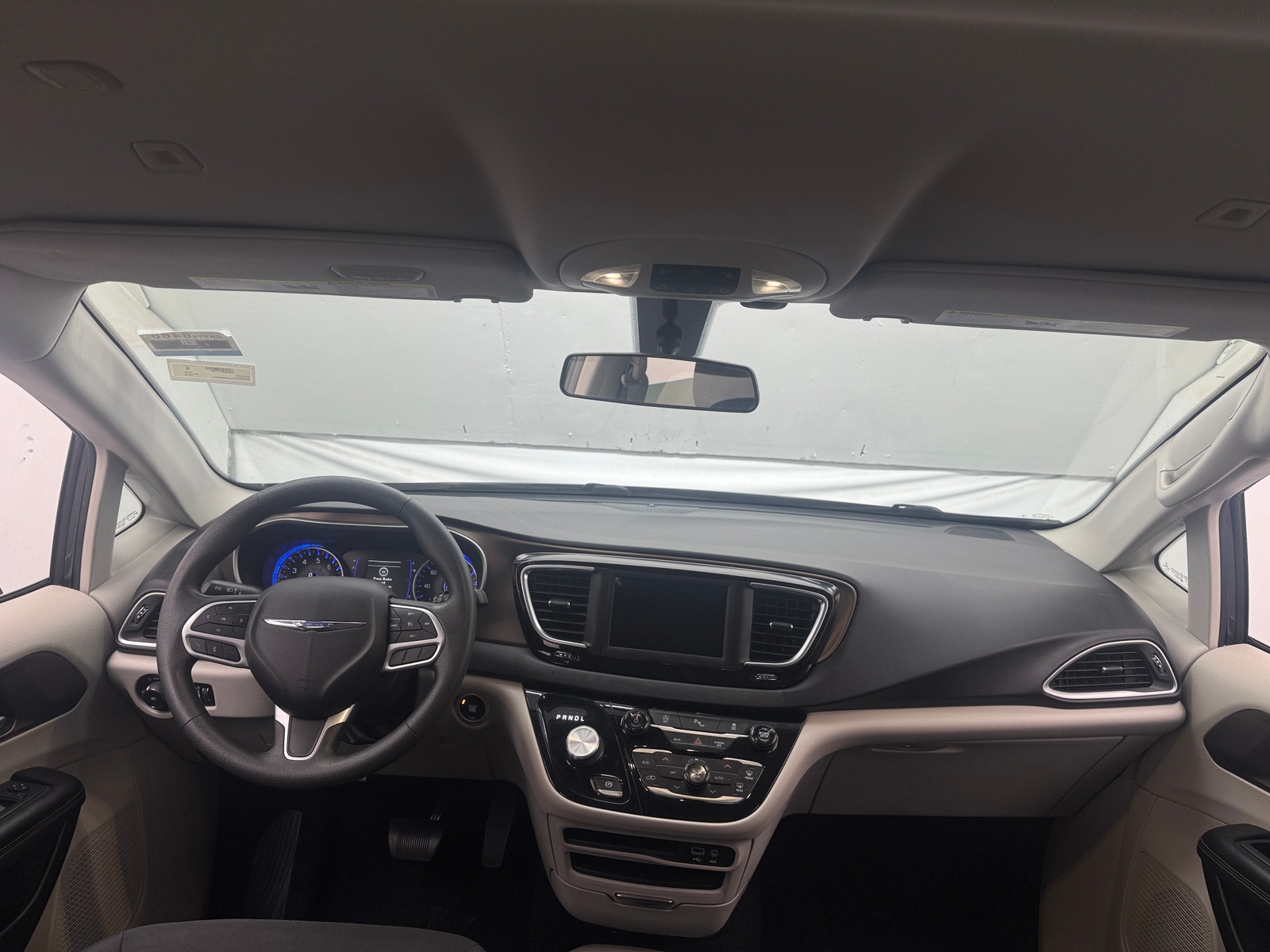 Thumbnail: 2018 Chrysler Pacifica - 3