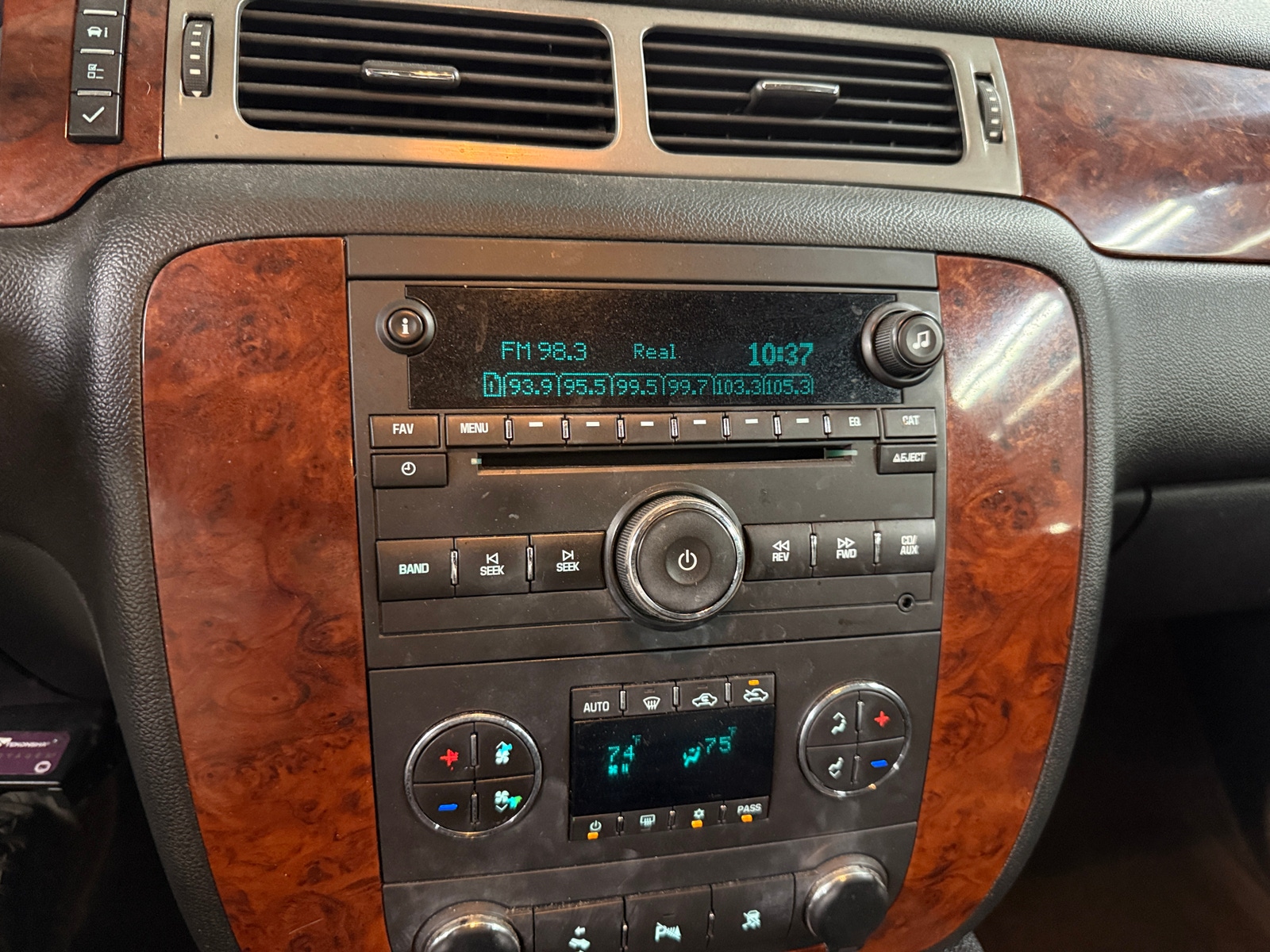 Thumbnail: 2011 Chevrolet Avalanche 1500 - 4