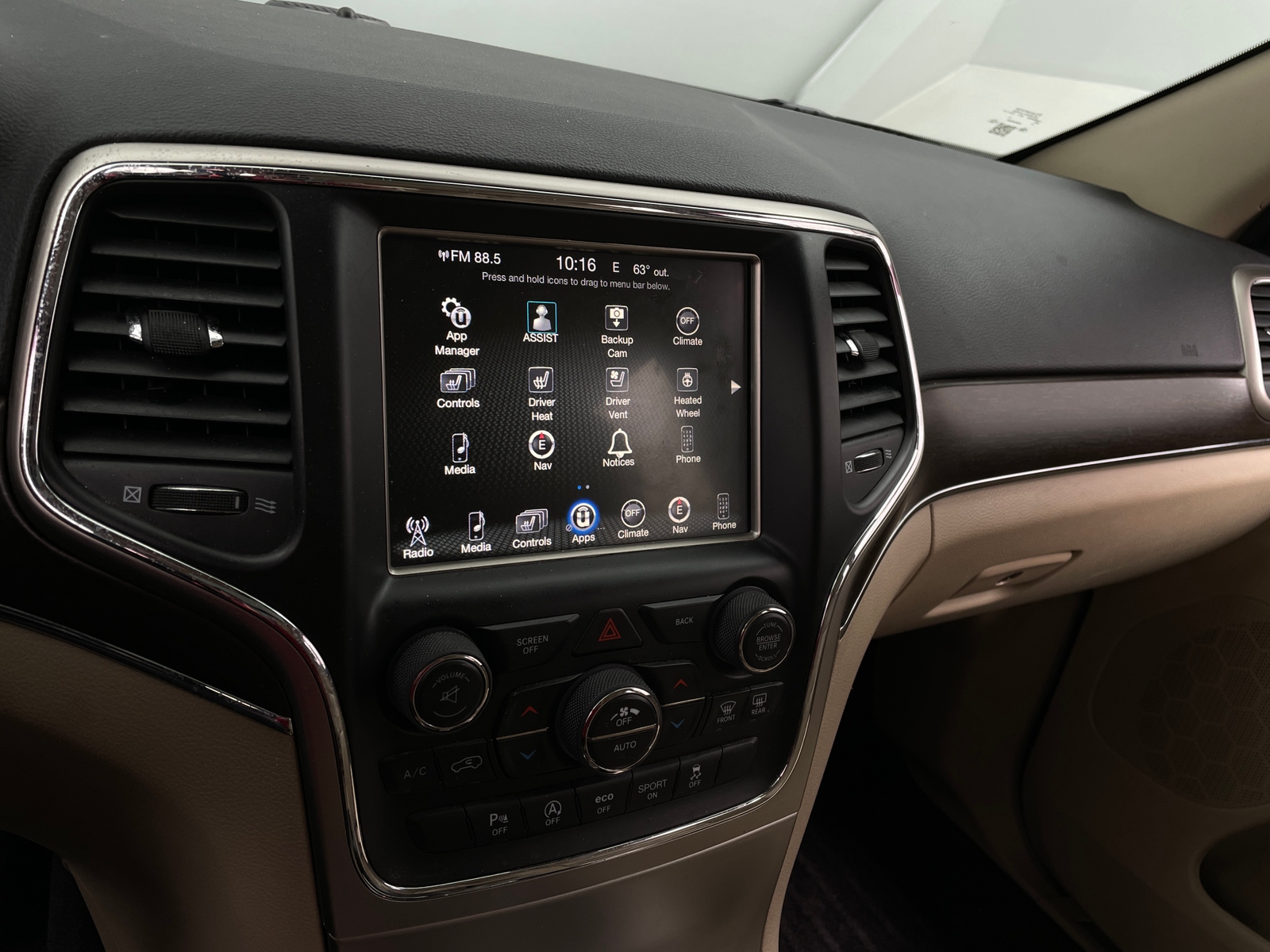Thumbnail: 2017 Jeep Grand Cherokee - 3