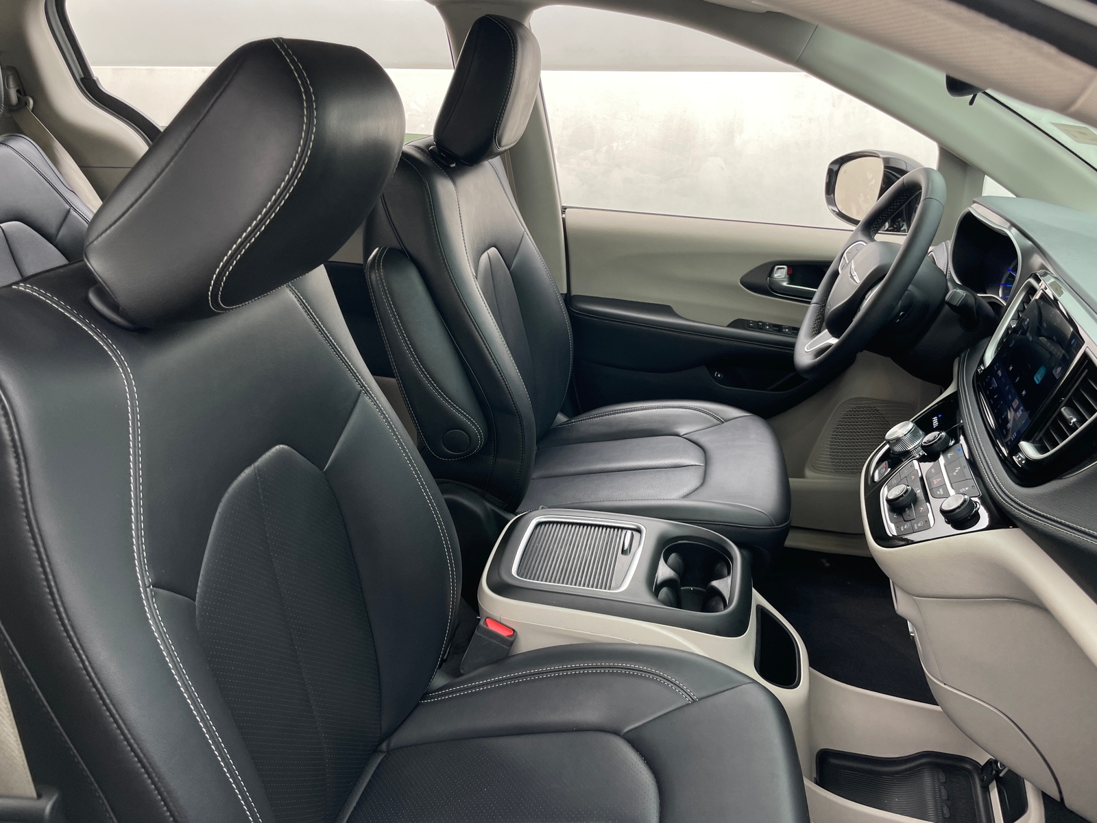 Thumbnail: 2024 Chrysler Pacifica - 2