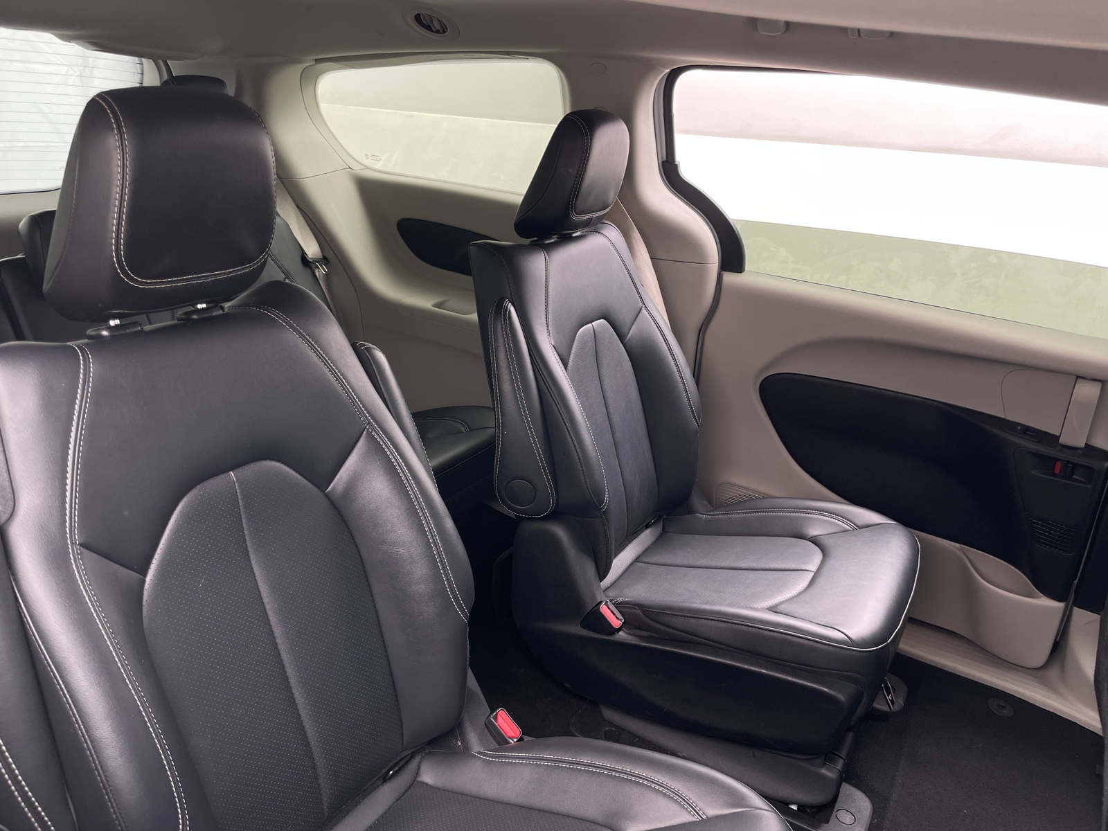 Thumbnail: 2024 Chrysler Pacifica - 6