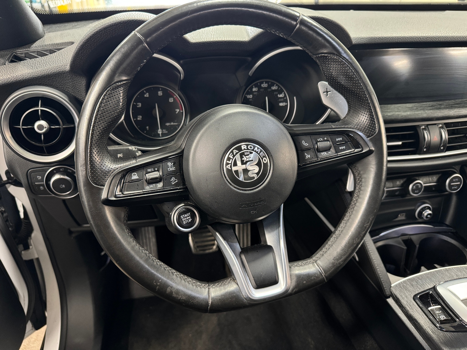 Thumbnail: 2022 Alfa Romeo Stelvio - 4