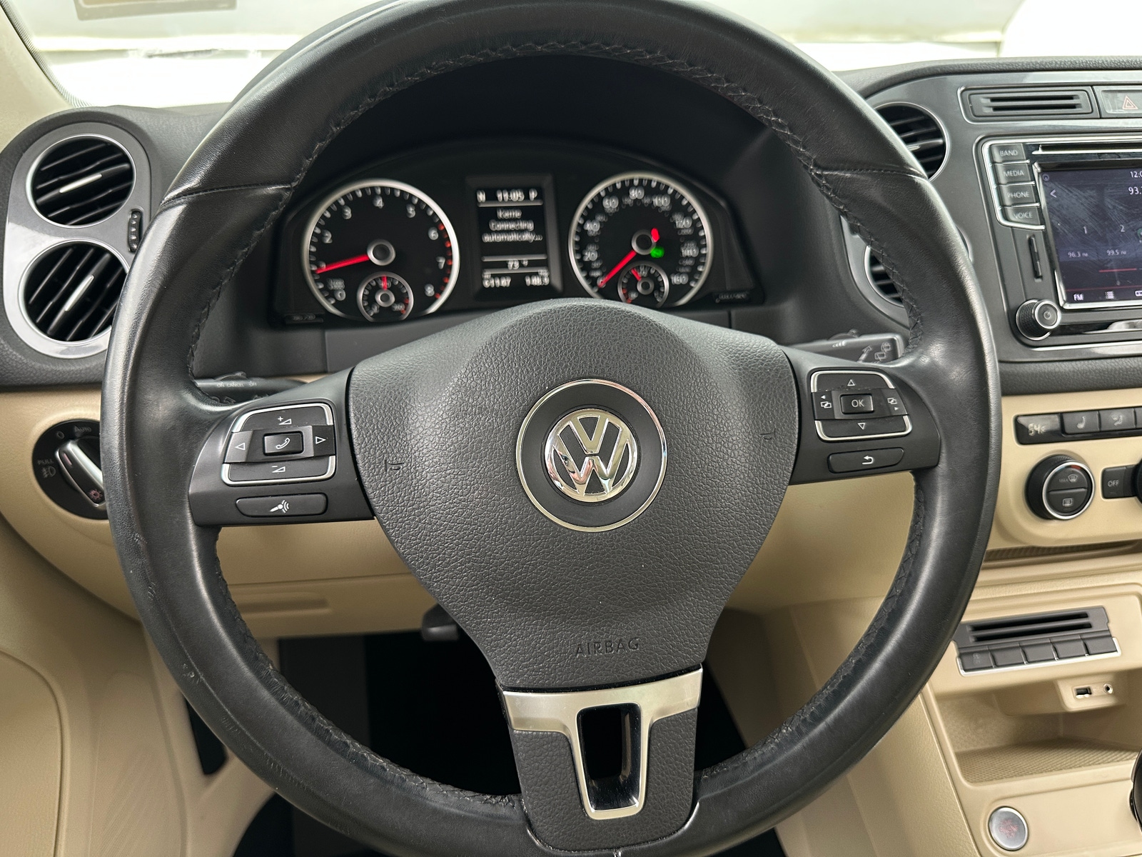 Thumbnail: 2017 Volkswagen Tiguan - 4