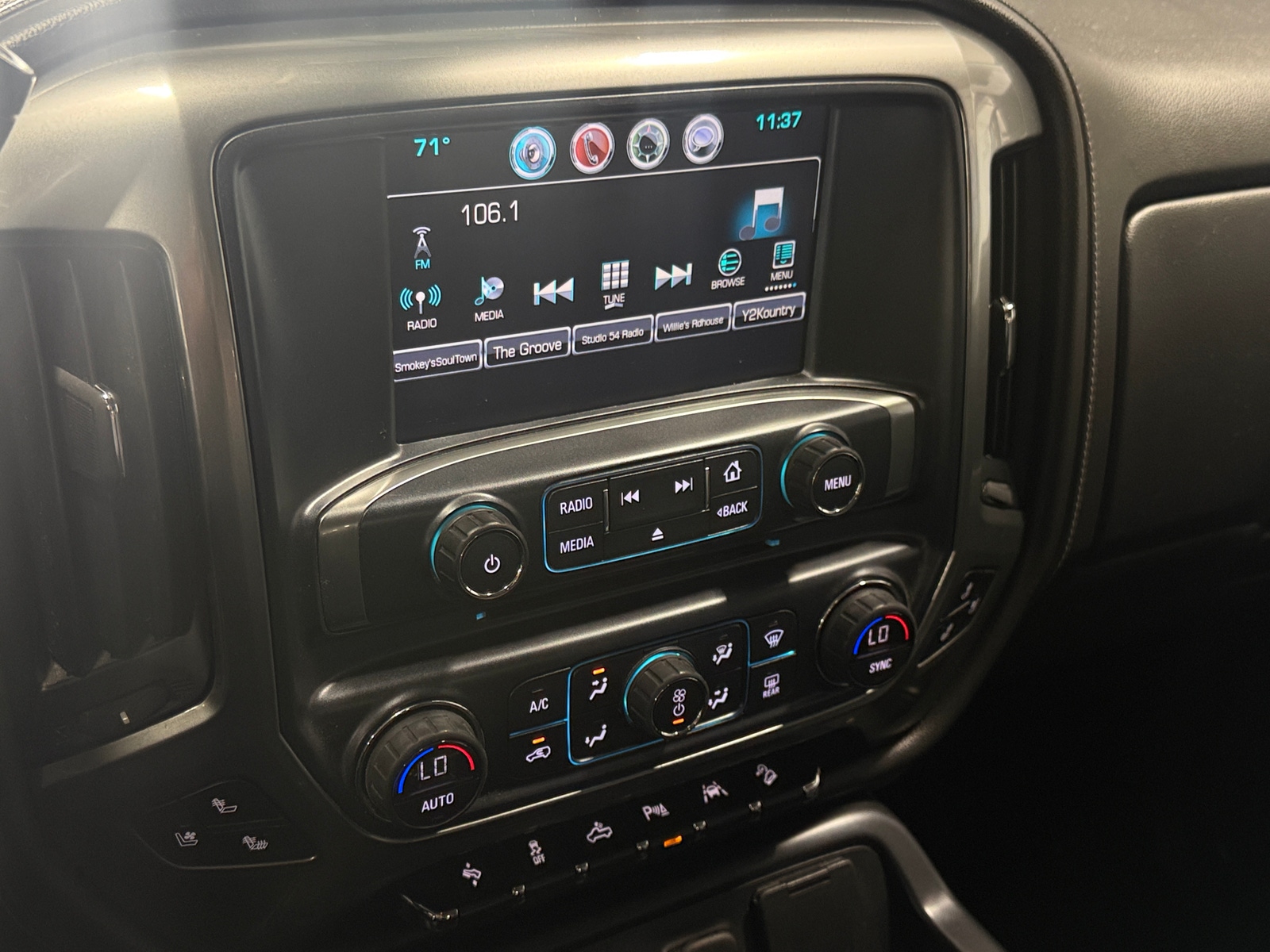 Thumbnail: 2017 Chevrolet Silverado 1500 - 3