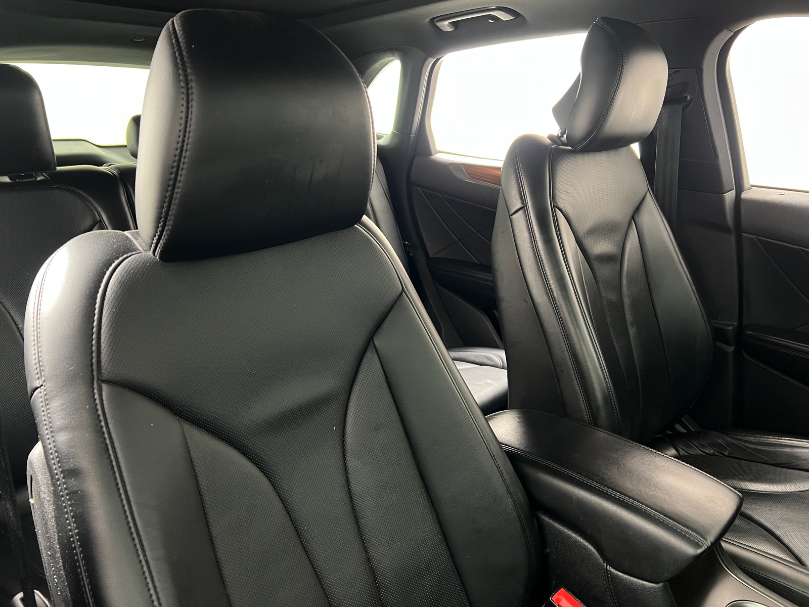 Thumbnail: 2015 Lincoln MKC - 2