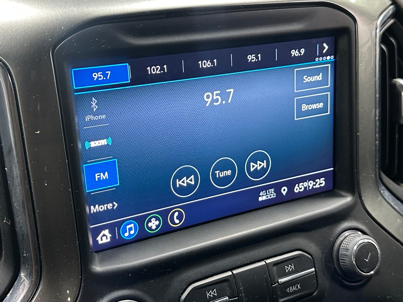 Thumbnail: 2021 Chevrolet Silverado 1500 - 4