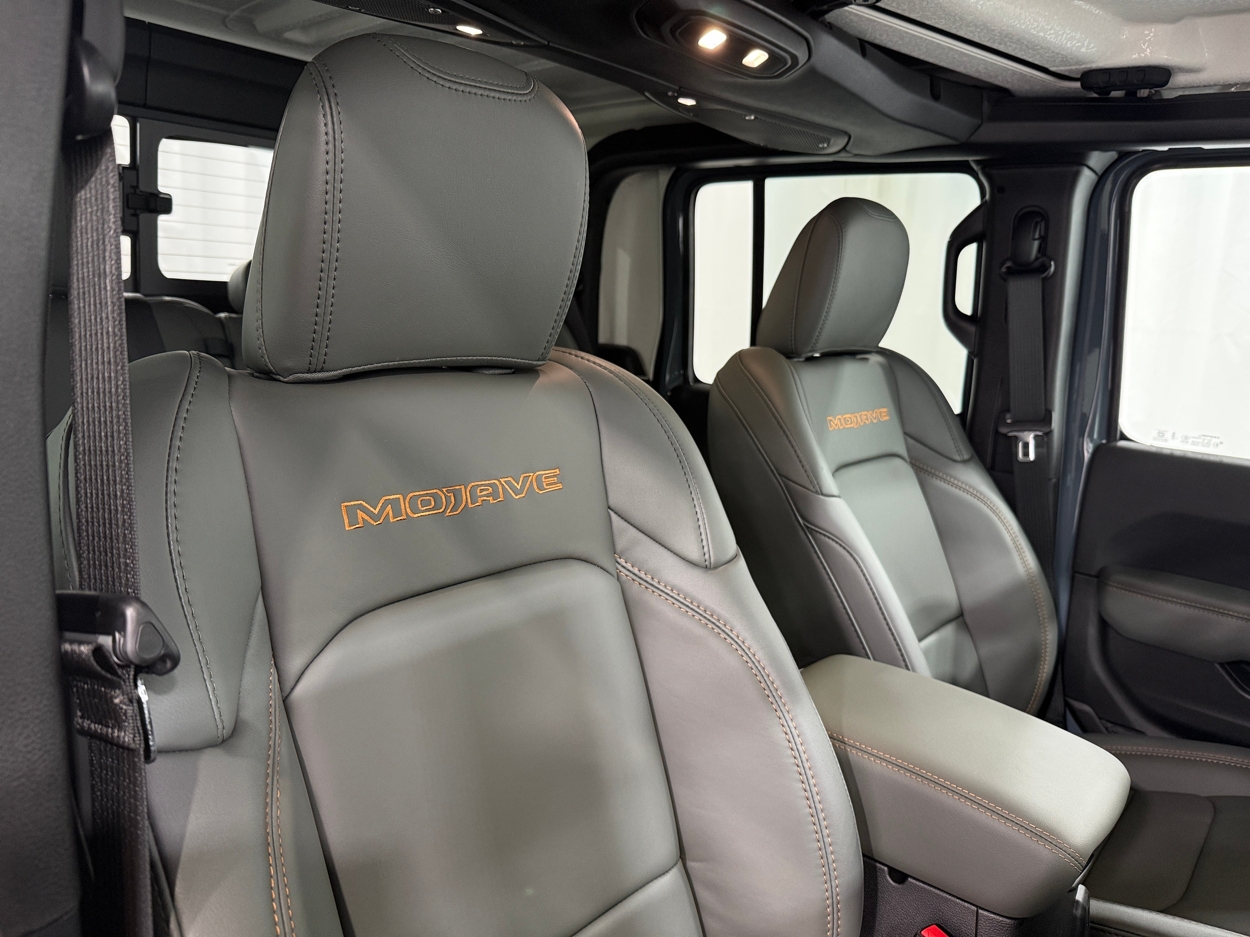 2026 Jeep Gladiator Mojave Auto's photo