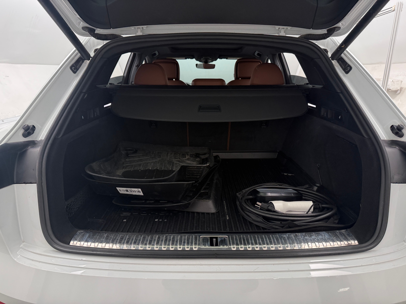 Thumbnail: 2019 Audi e-tron - 6
