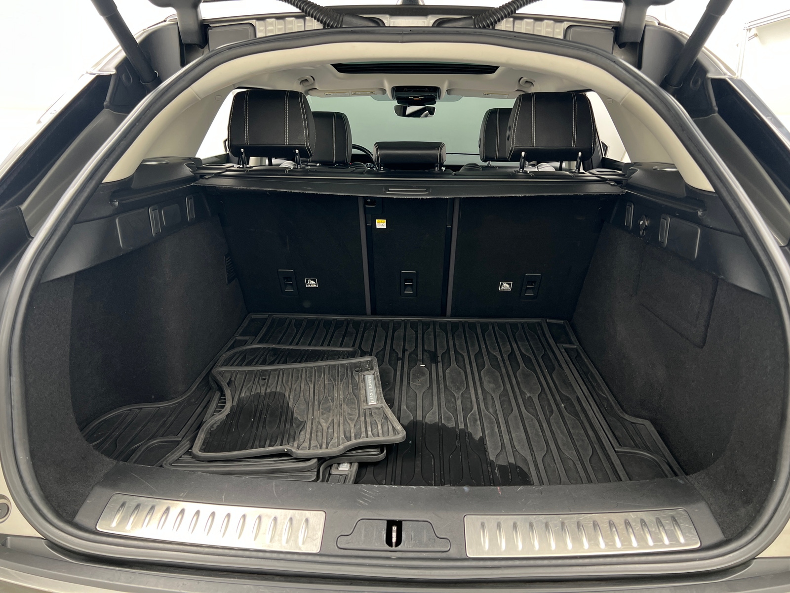 Thumbnail: 2018 Land Rover Range Rover Velar - 6