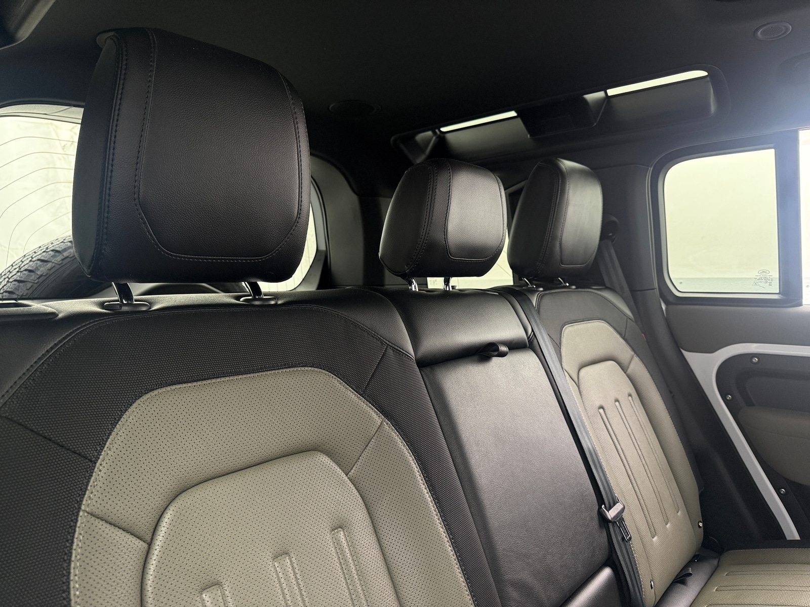 Thumbnail: 2022 Land Rover Defender - 5