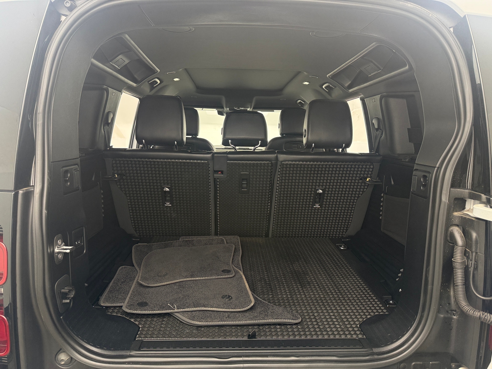 Thumbnail: 2022 Land Rover Defender - 6