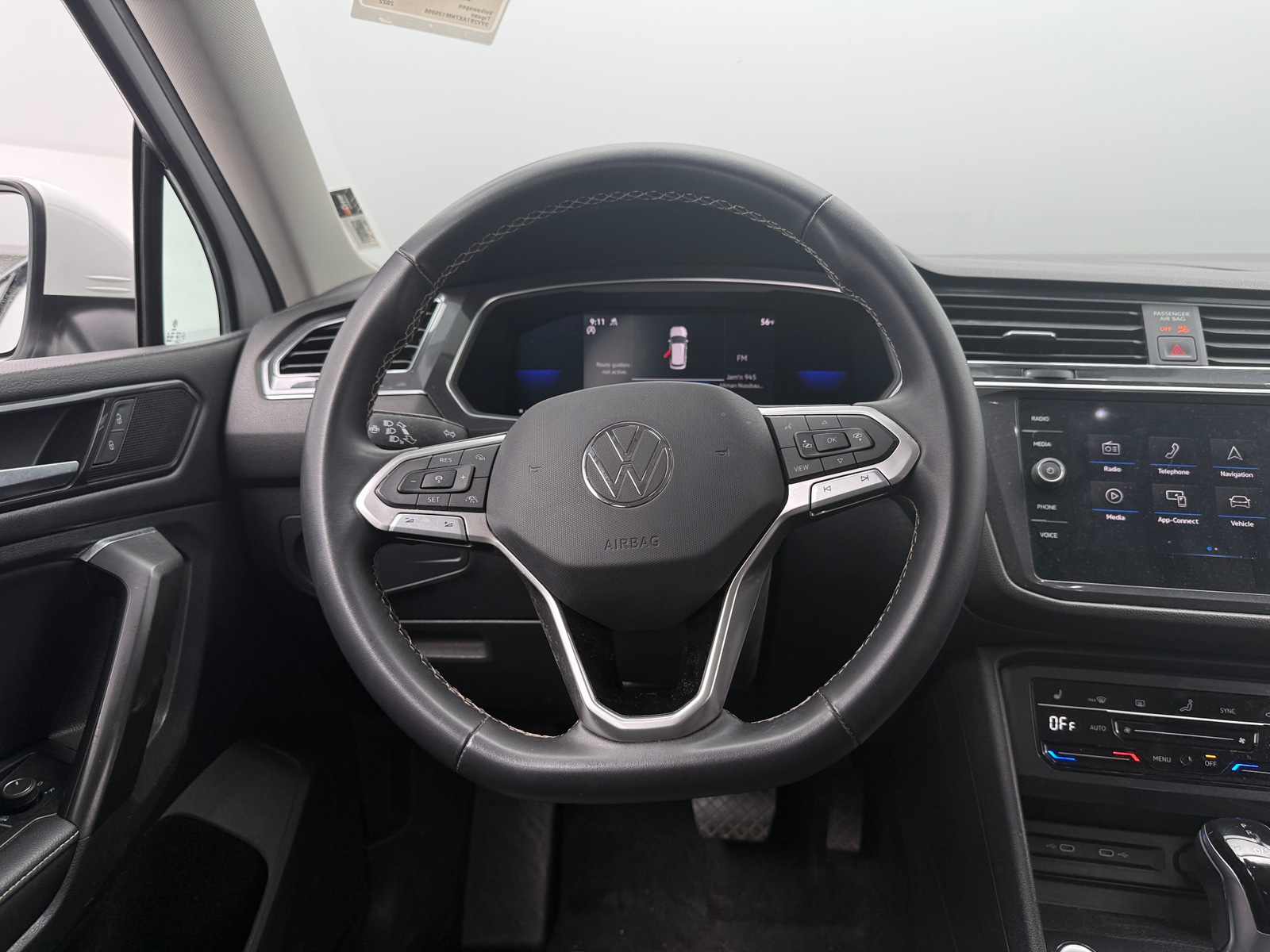 Thumbnail: 2022 Volkswagen Tiguan - 4