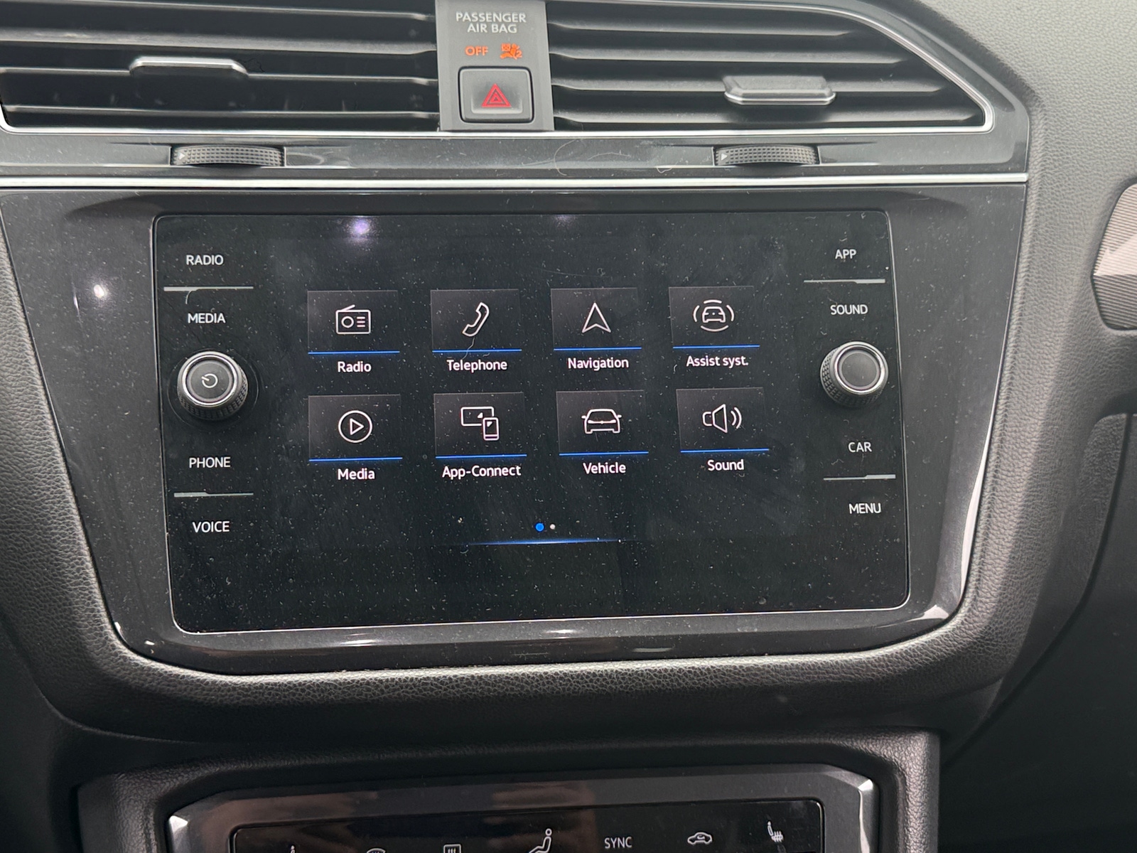 Thumbnail: 2022 Volkswagen Tiguan - 3