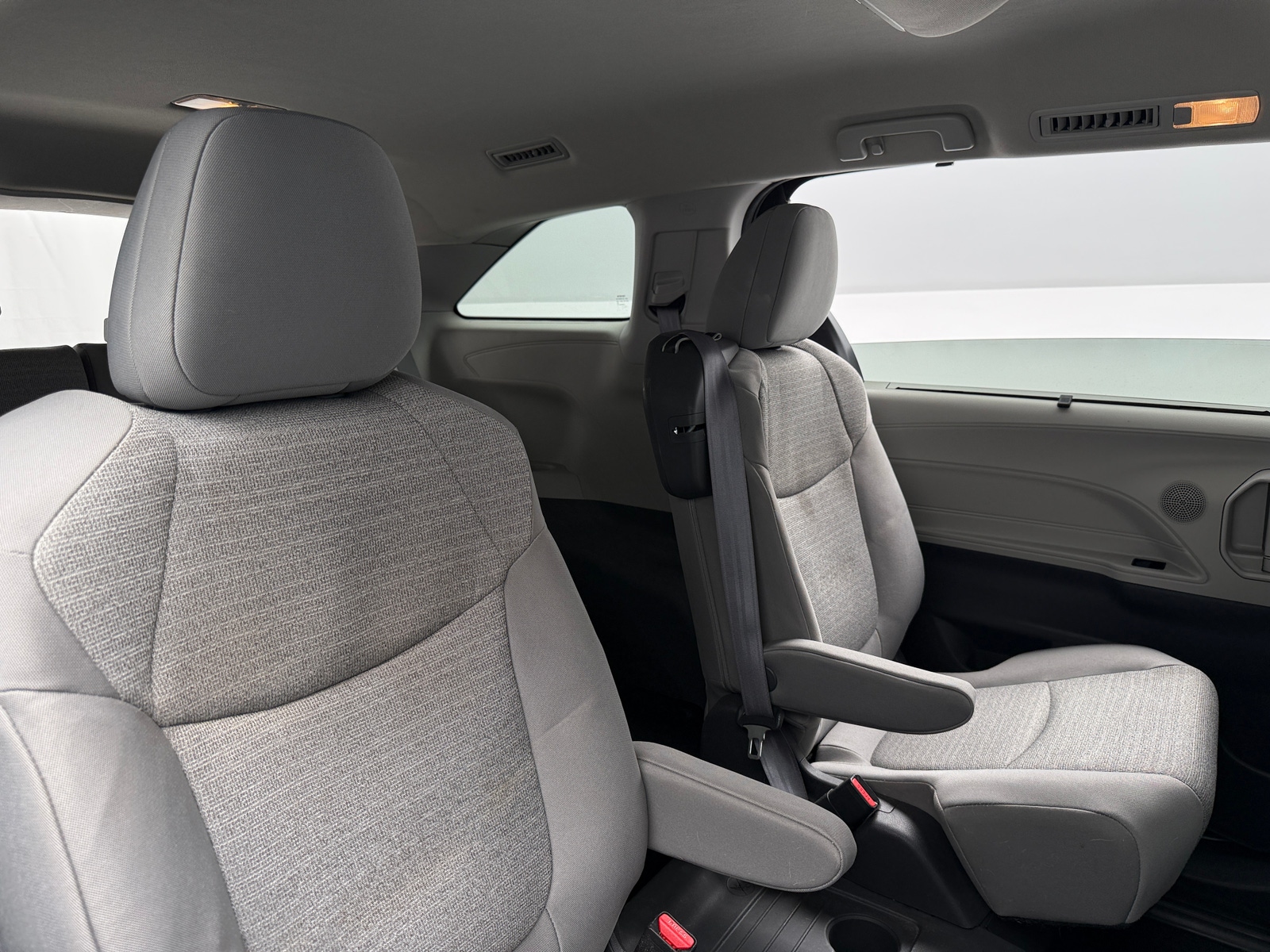 Thumbnail: 2021 Toyota Sienna - 6