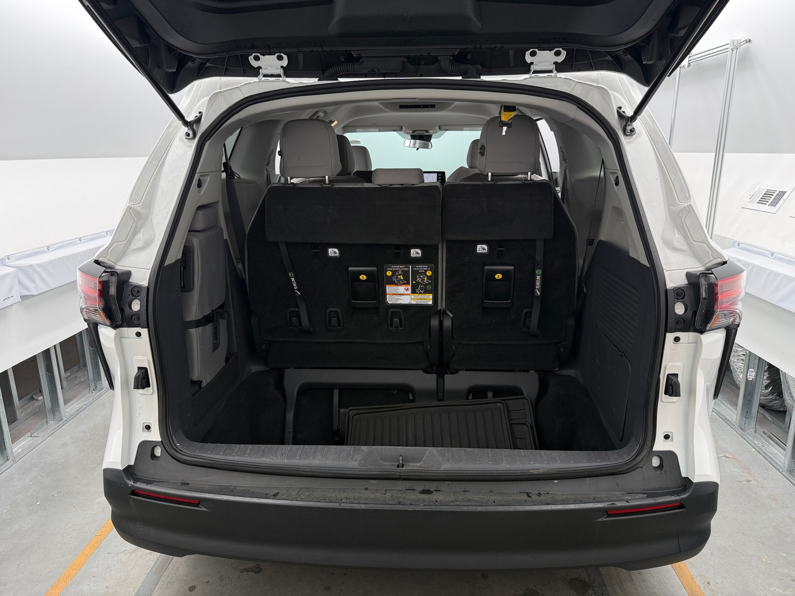 Thumbnail: 2021 Toyota Sienna - 7