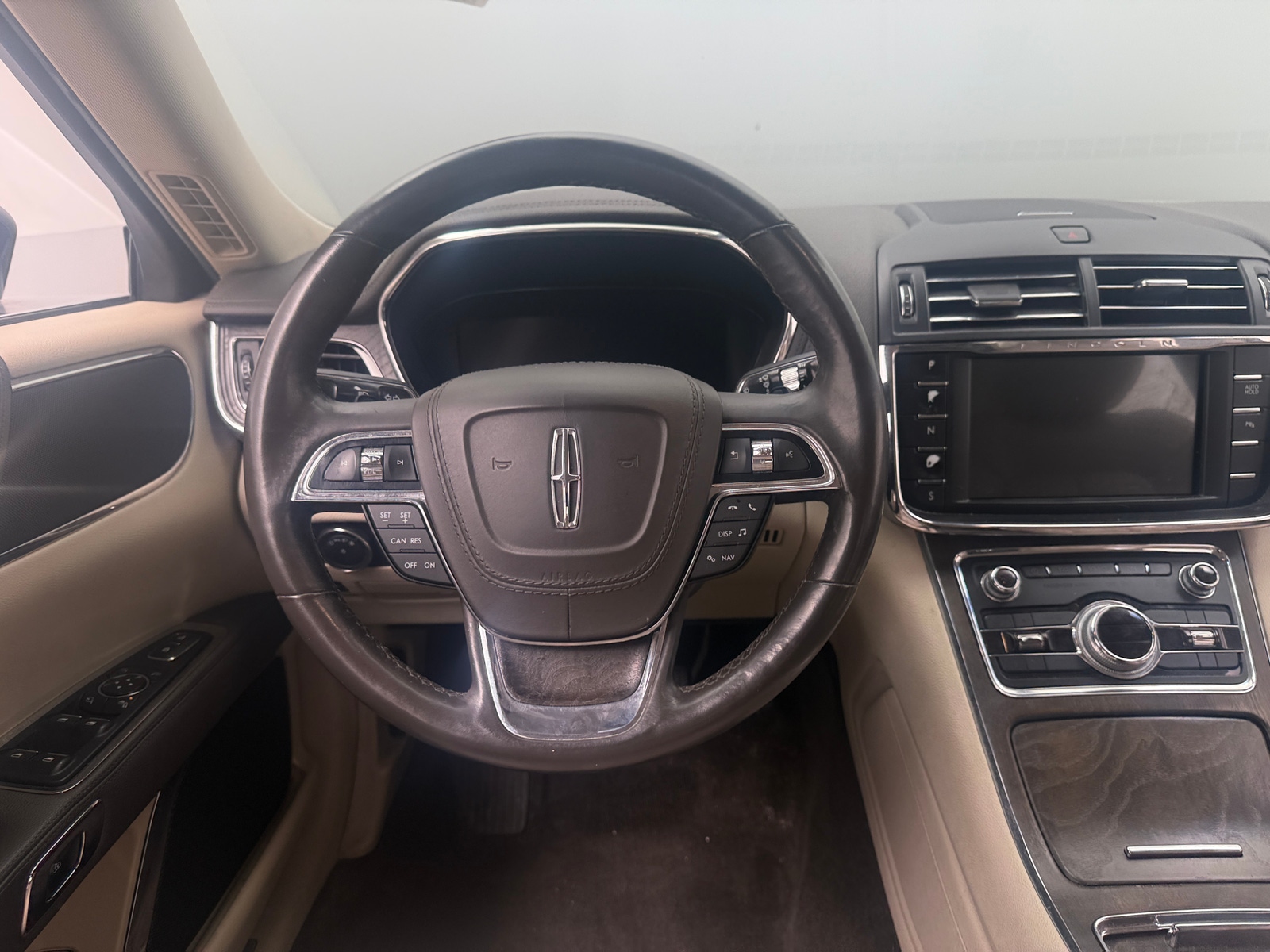 Thumbnail: 2017 Lincoln Continental - 4
