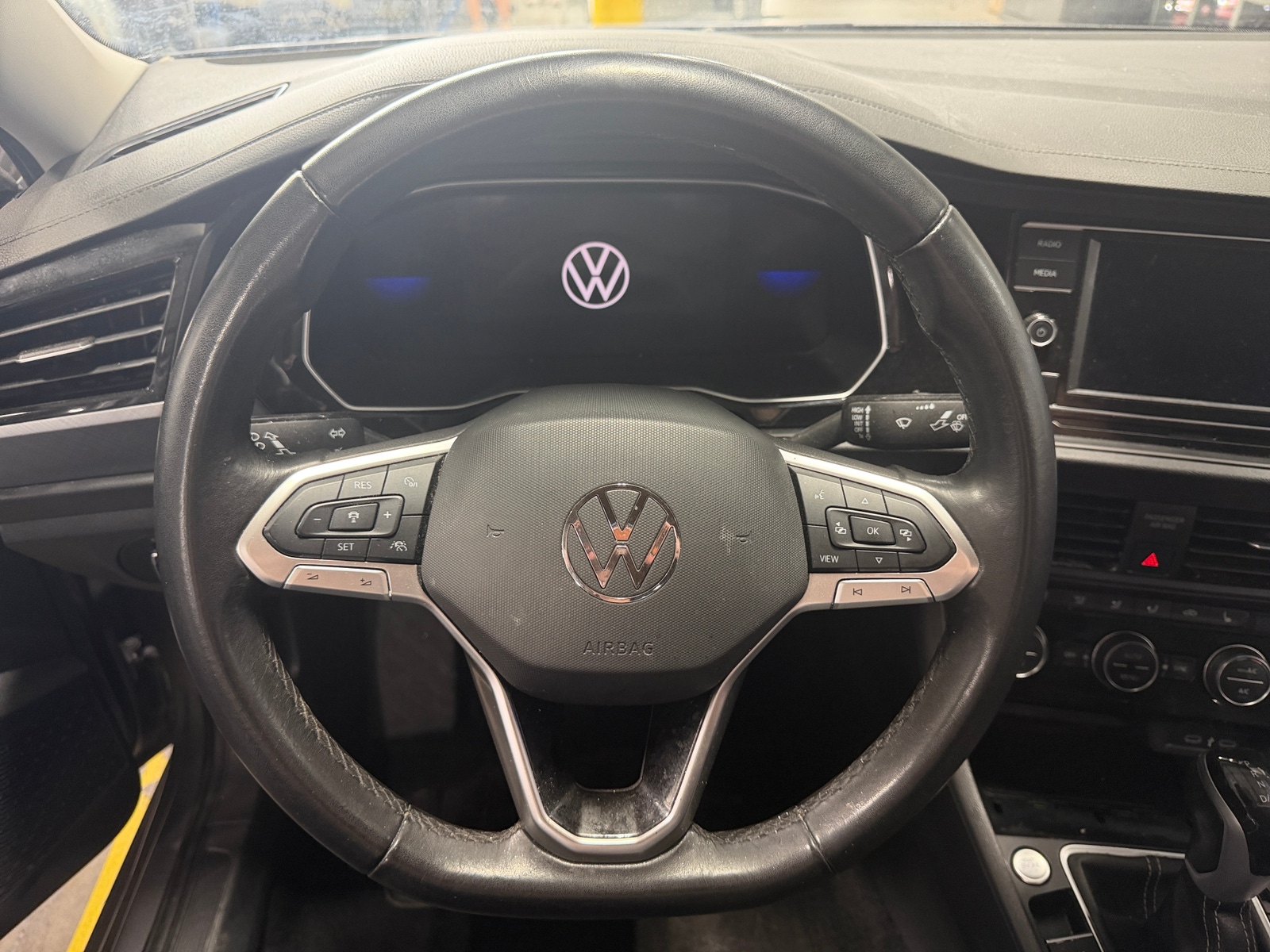 Thumbnail: 2024 Volkswagen Jetta - 4