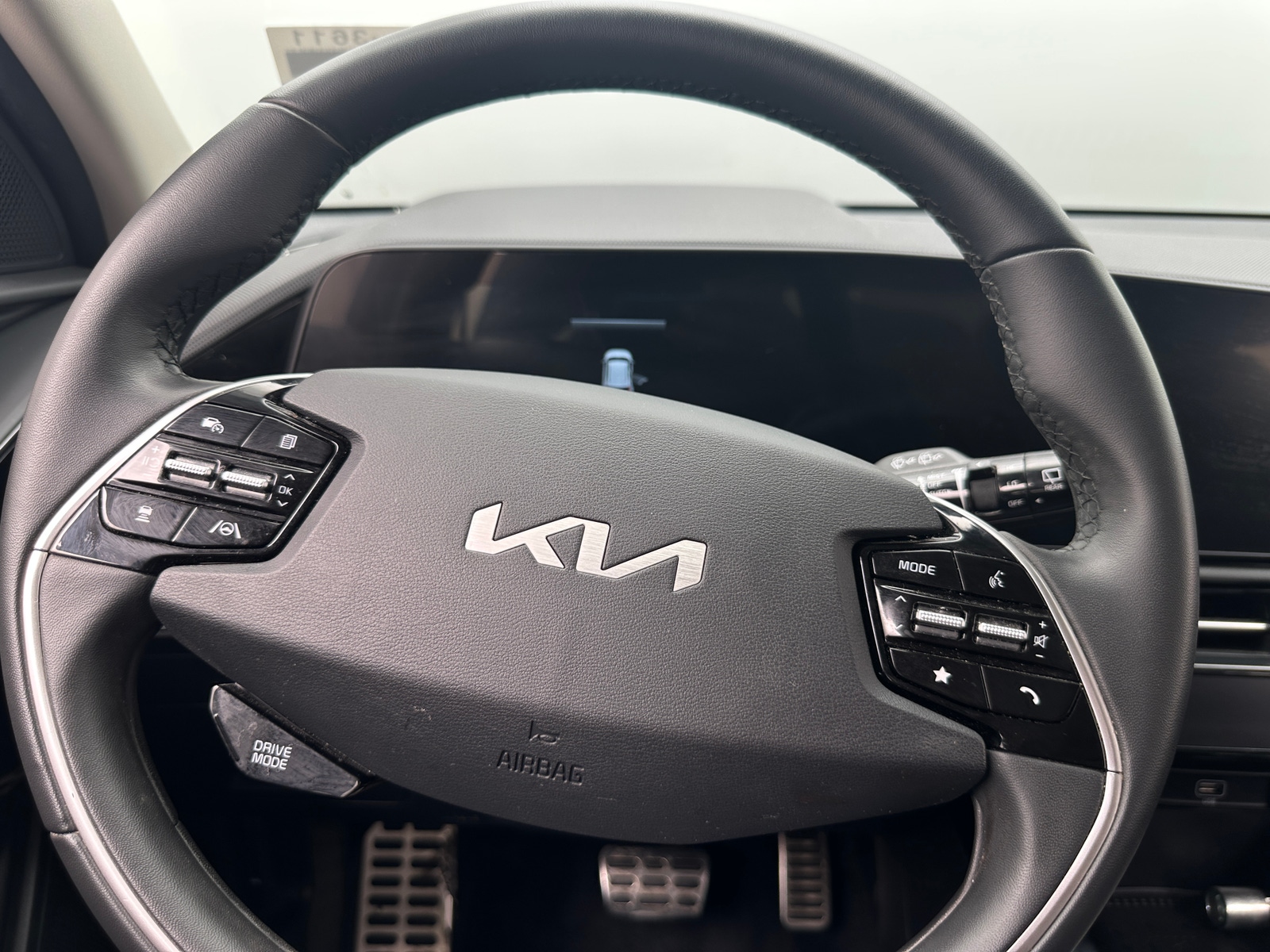 Thumbnail: 2023 Kia Niro - 5