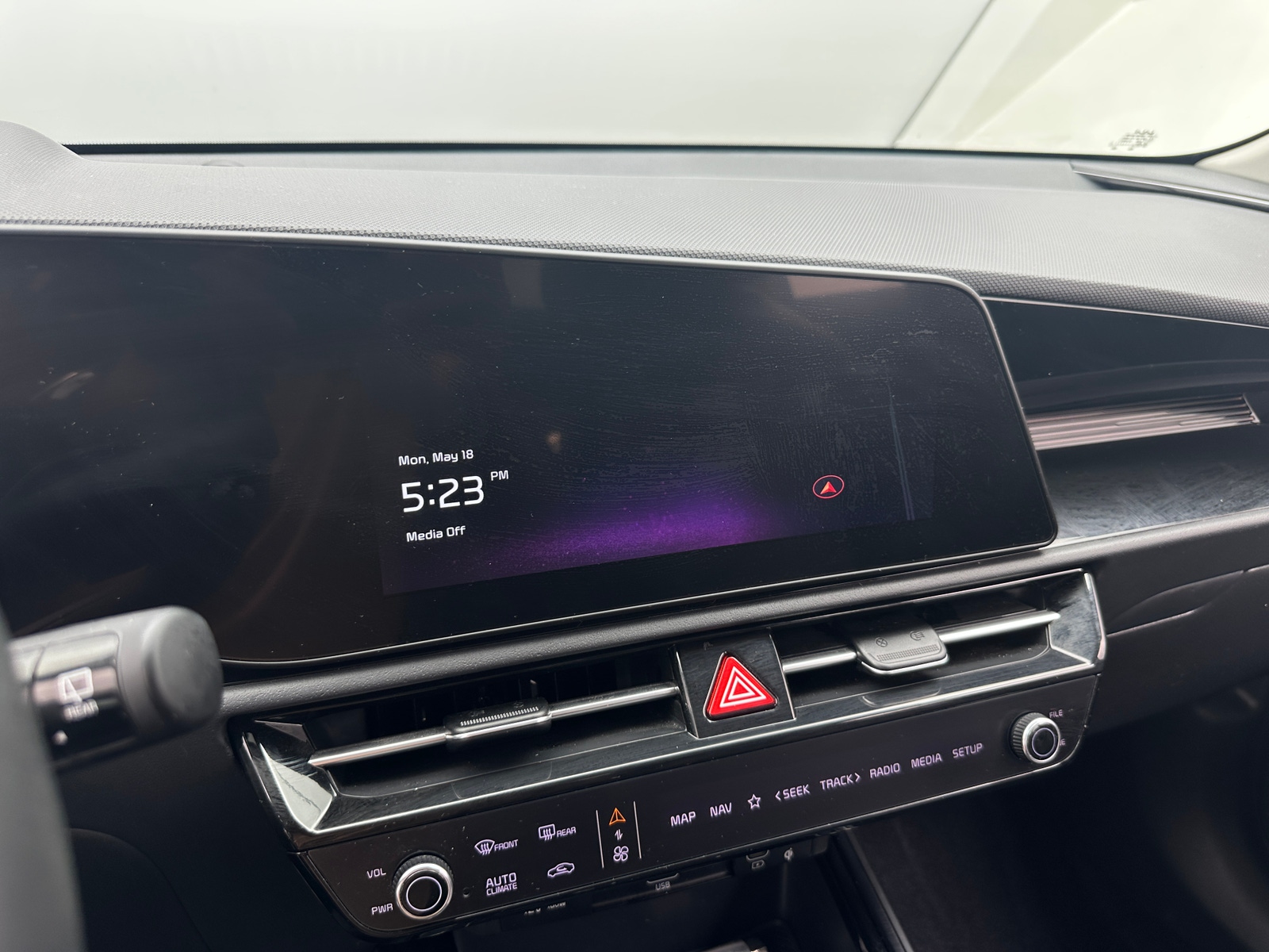 Thumbnail: 2023 Kia Niro - 4
