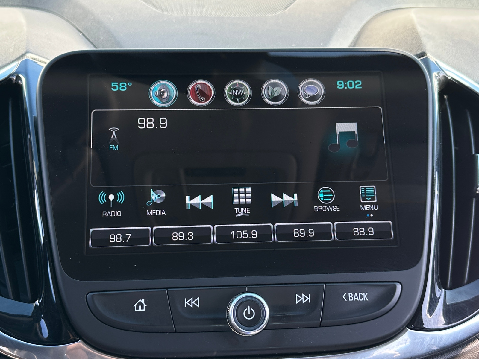 Thumbnail: 2017 Chevrolet Volt - 3