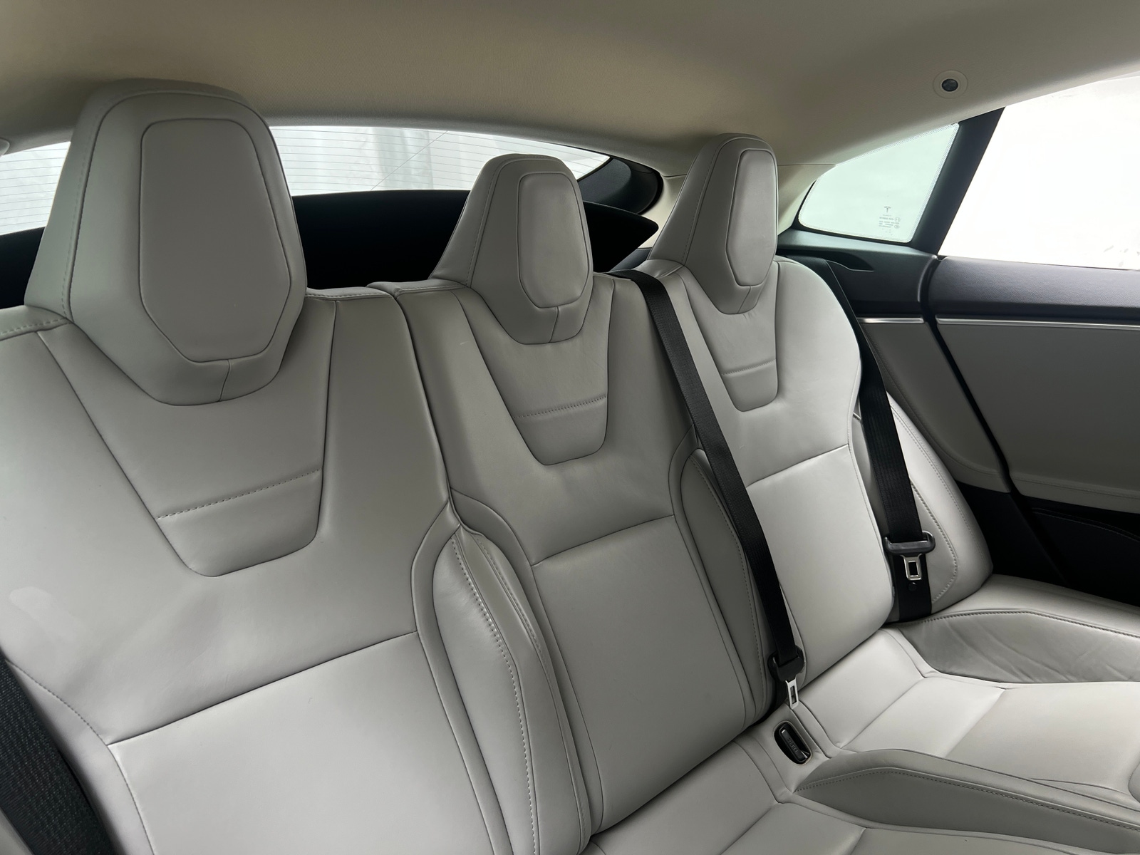 Thumbnail: 2015 Tesla Model S - 5