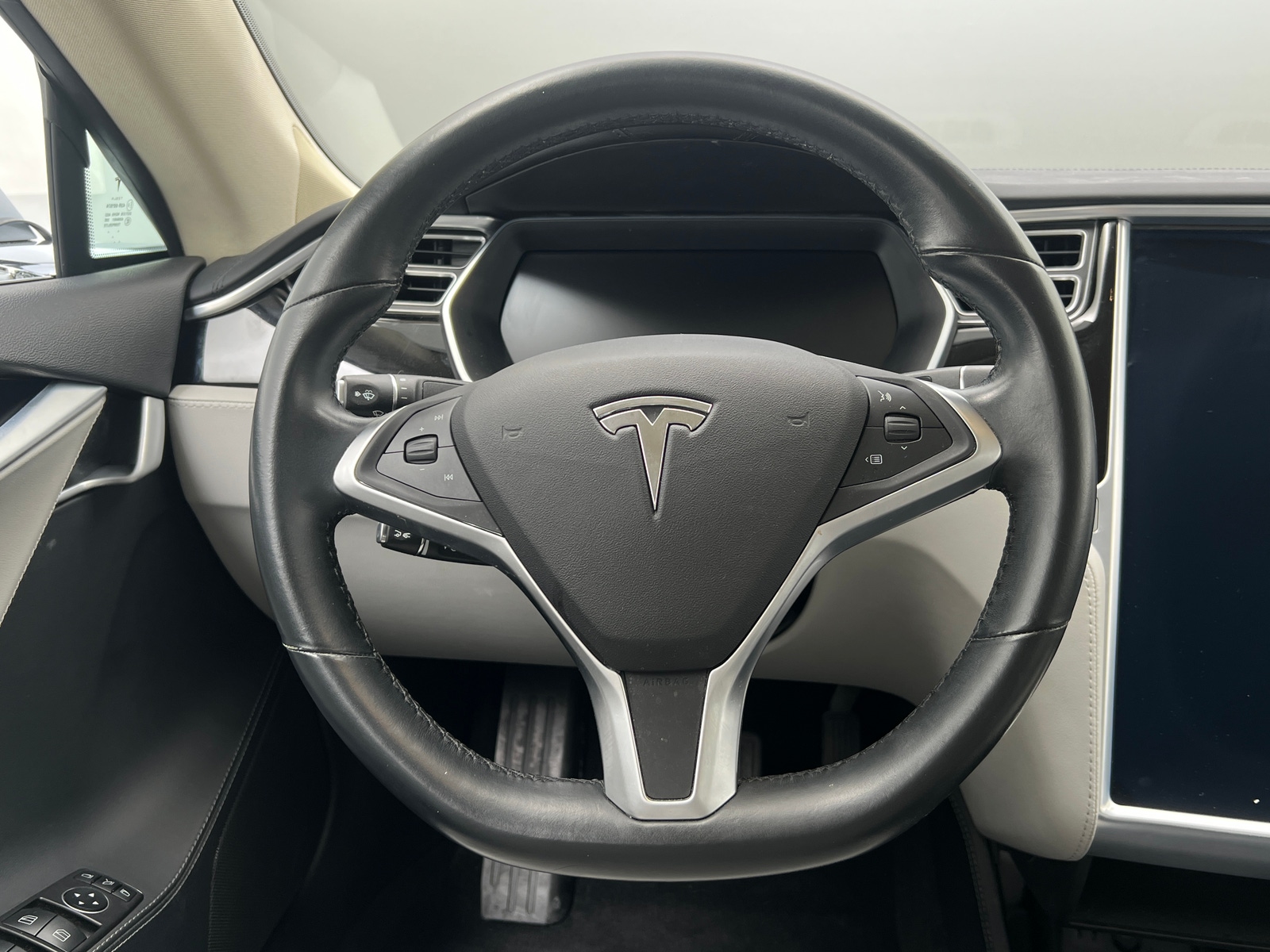 Thumbnail: 2015 Tesla Model S - 4