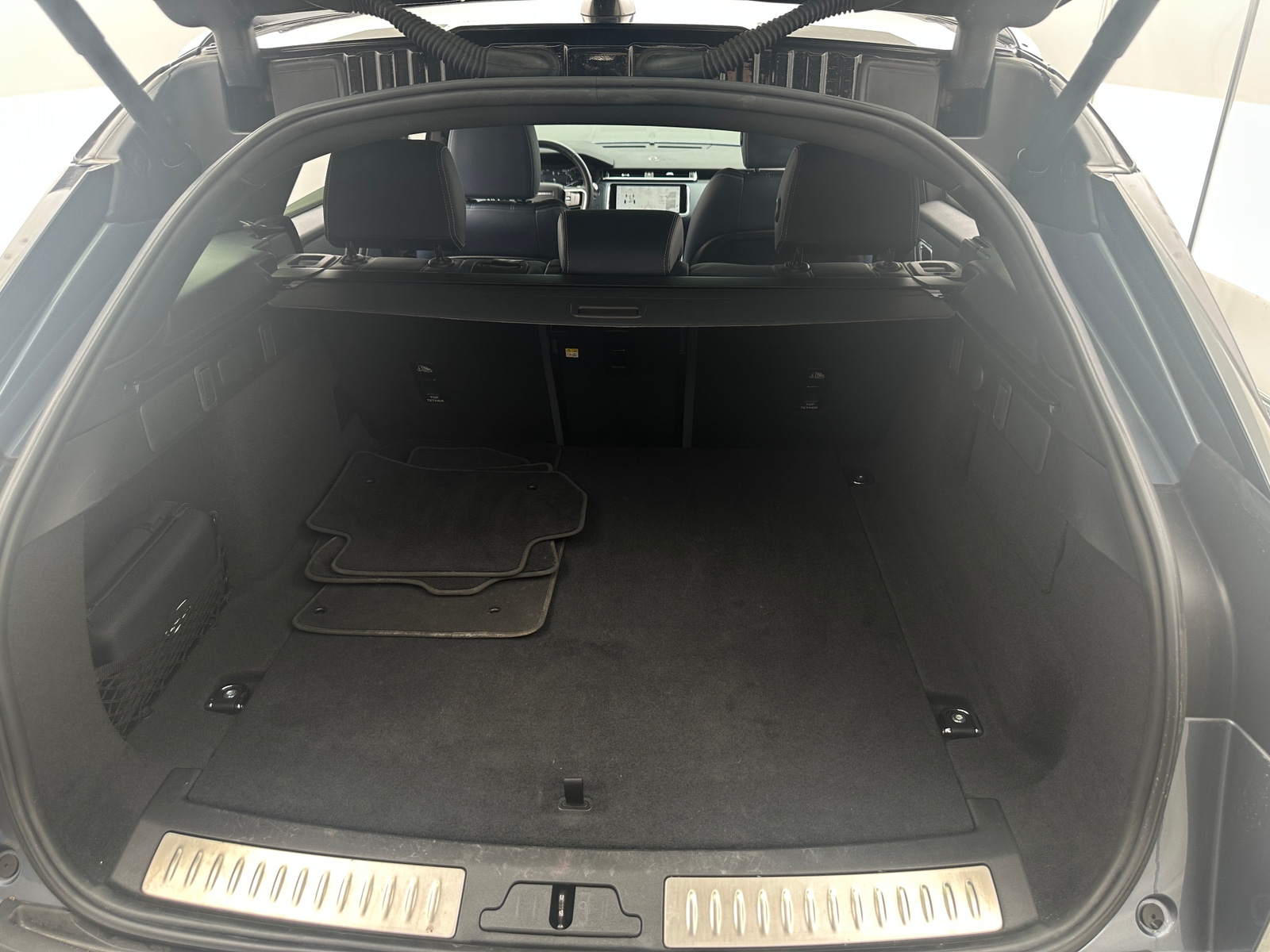 Thumbnail: 2023 Land Rover Range Rover Velar - 6