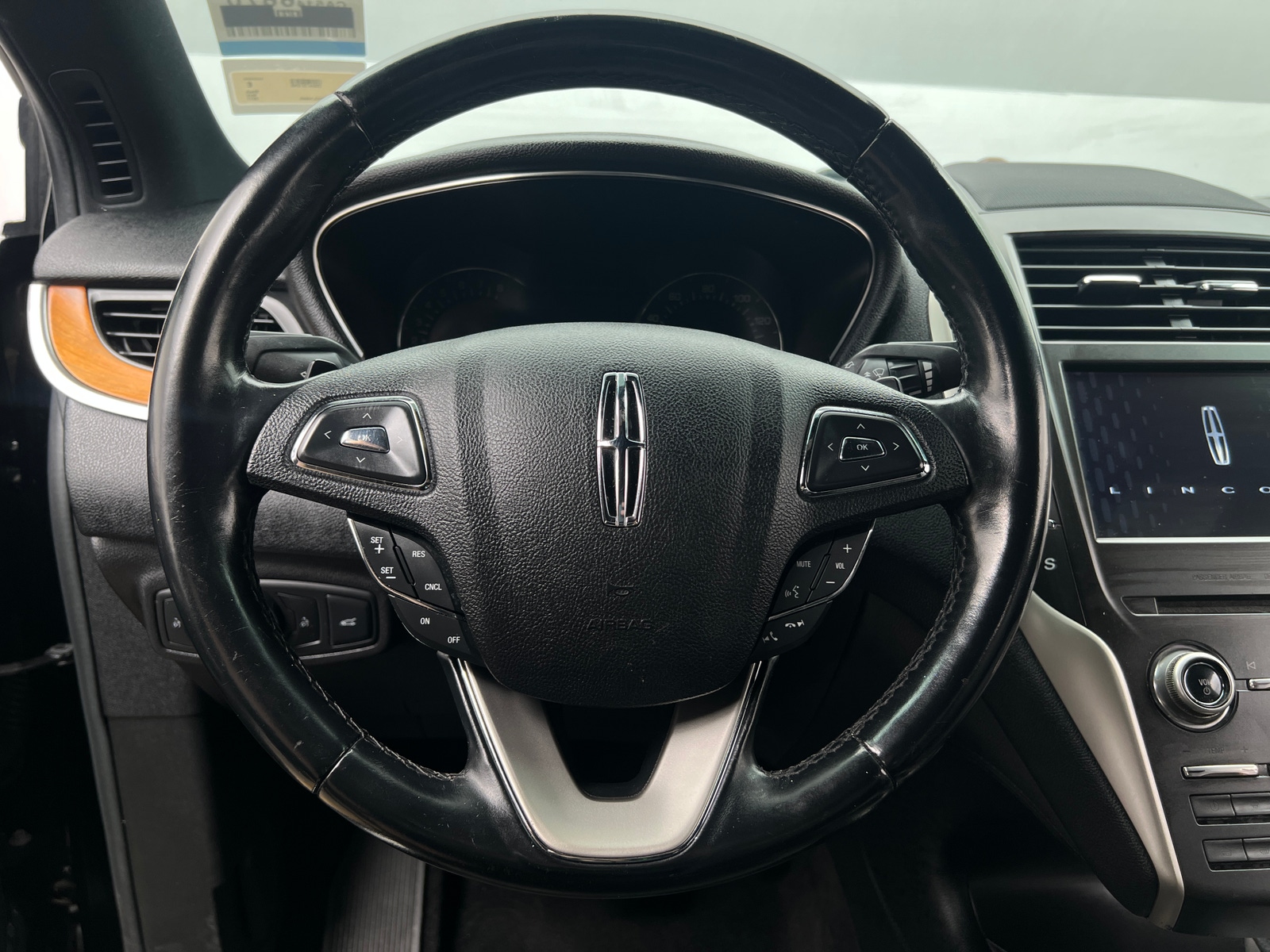Thumbnail: 2017 Lincoln MKC - 4