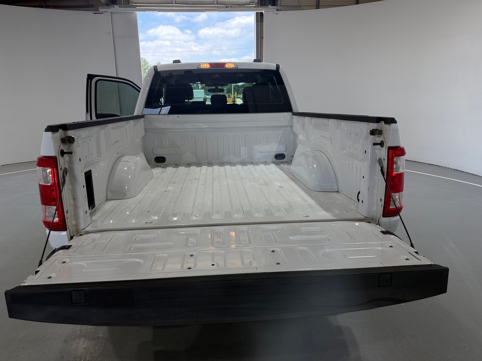 Thumbnail: 2022 Ford Econoline - 7