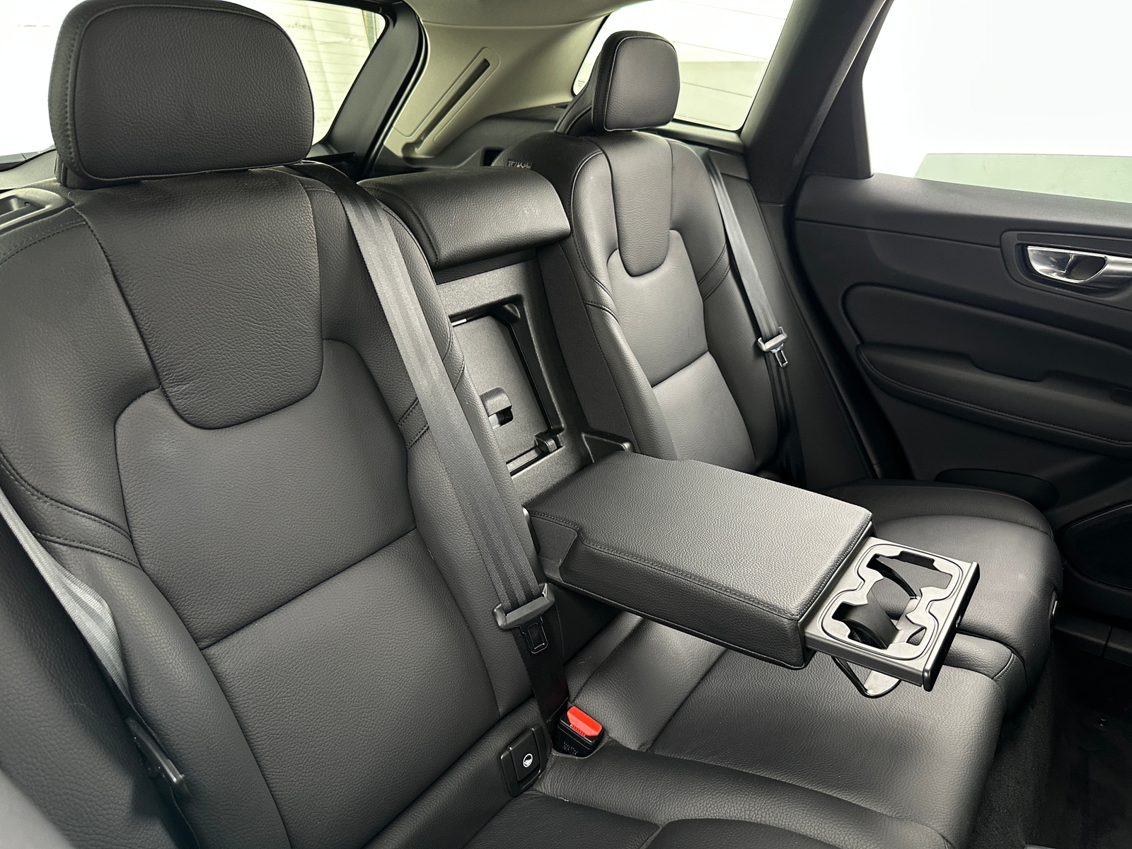 Thumbnail: 2022 Volvo XC60 - 6