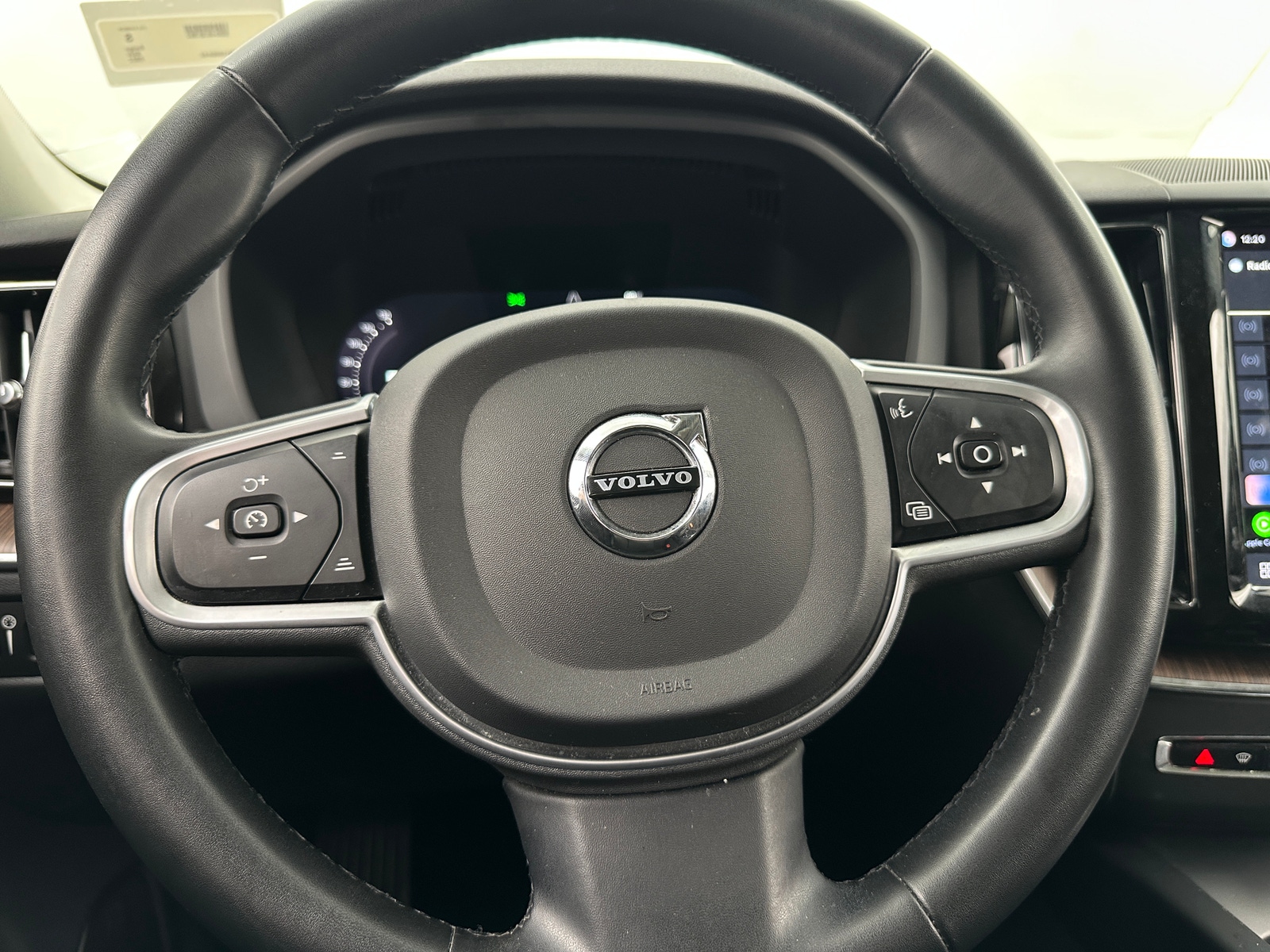 Thumbnail: 2022 Volvo XC60 - 5