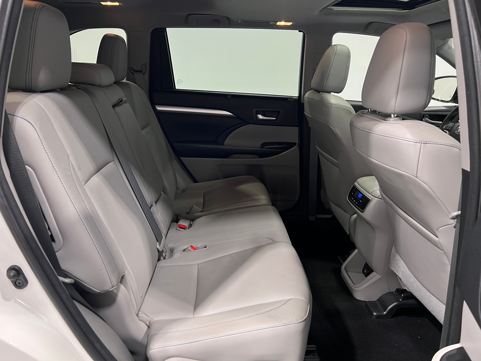 Thumbnail: 2015 Toyota Highlander - 5