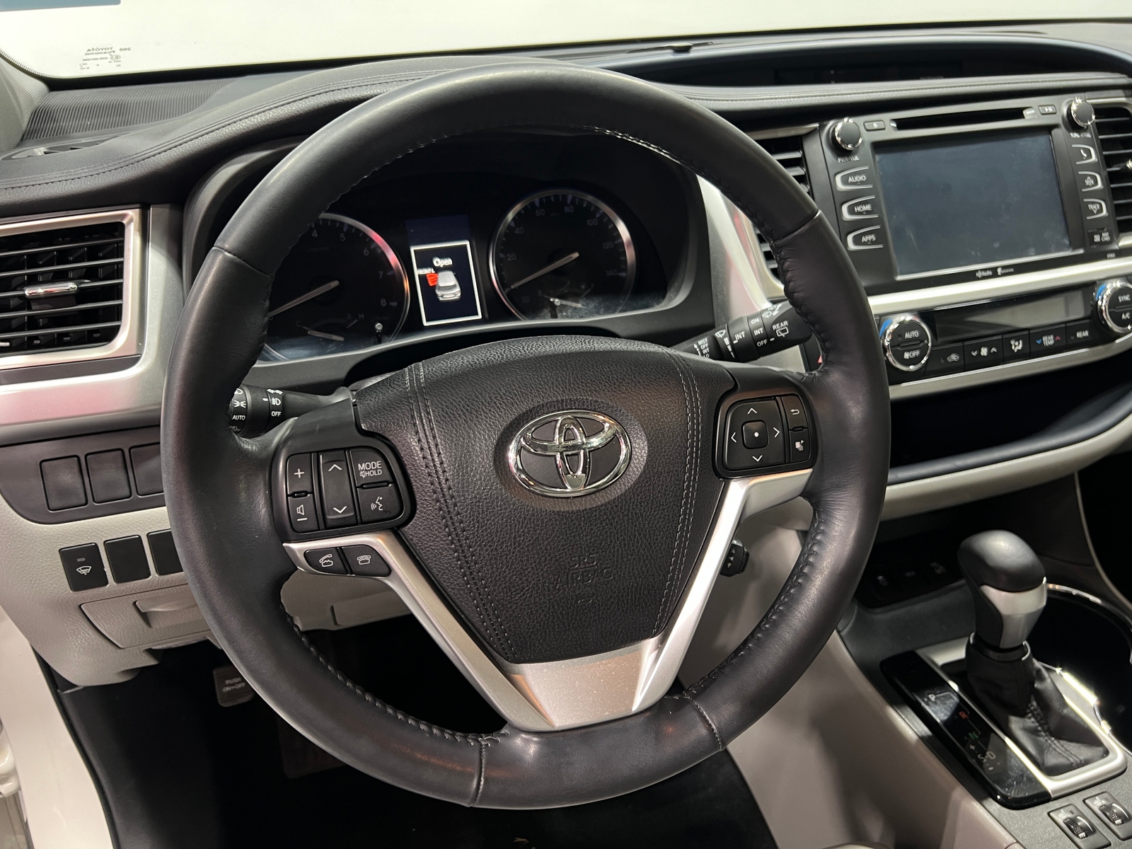 Thumbnail: 2015 Toyota Highlander - 4