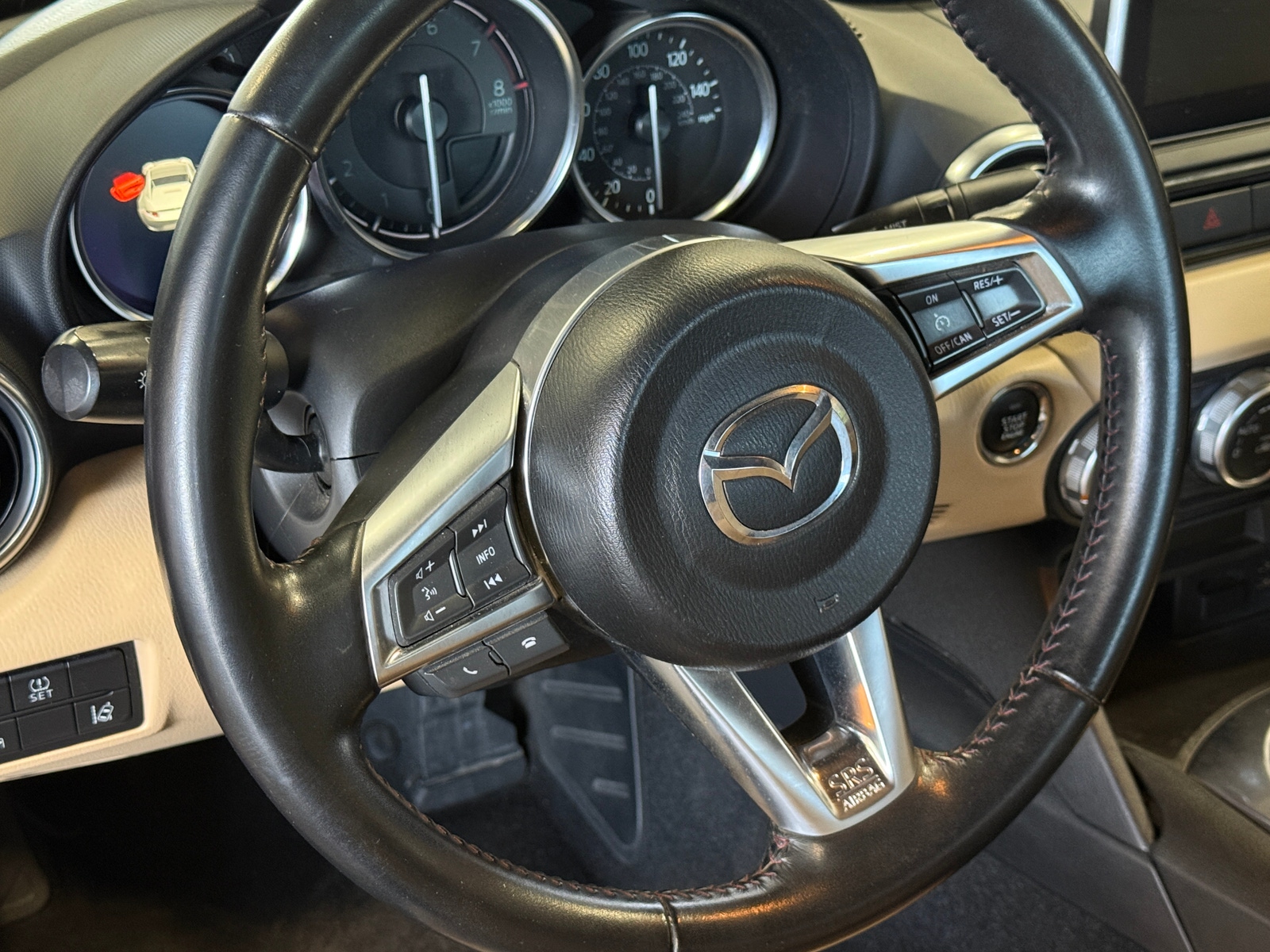 Thumbnail: 2017 Mazda MX-5 Miata - 4