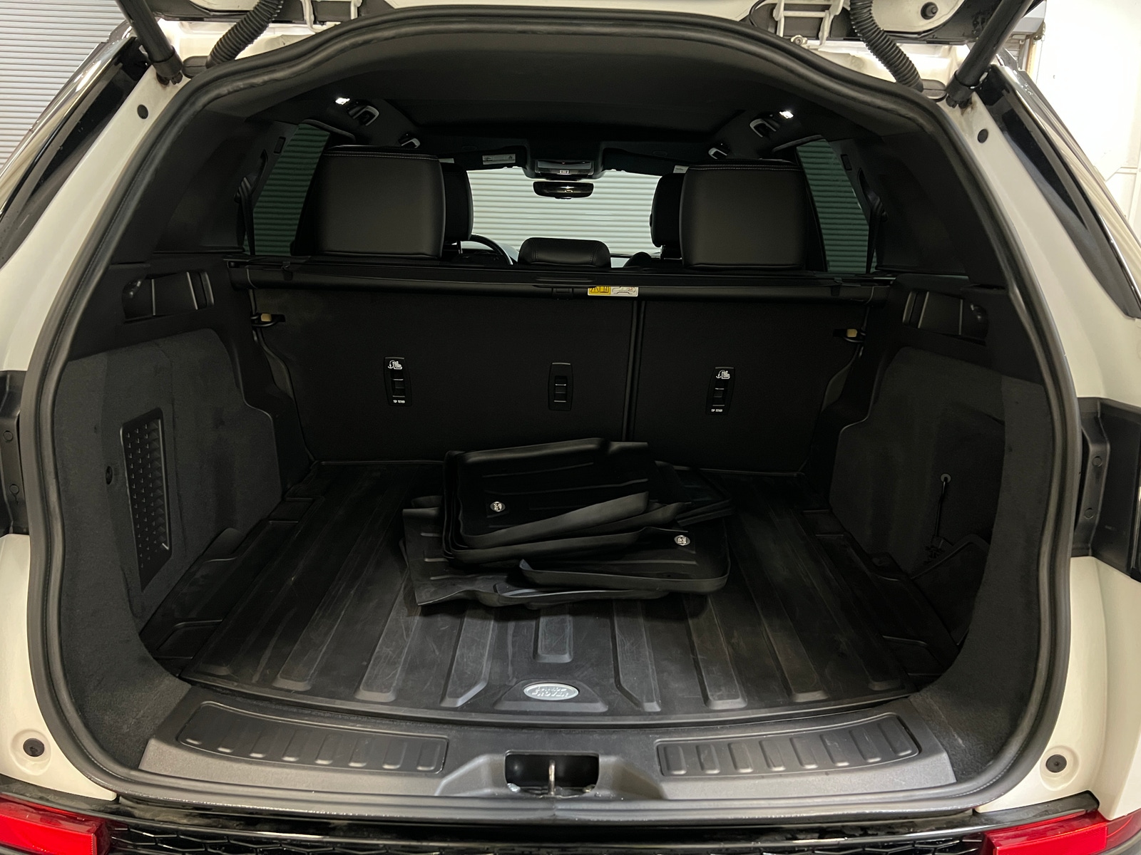 Thumbnail: 2024 Land Rover Discovery Sport - 6
